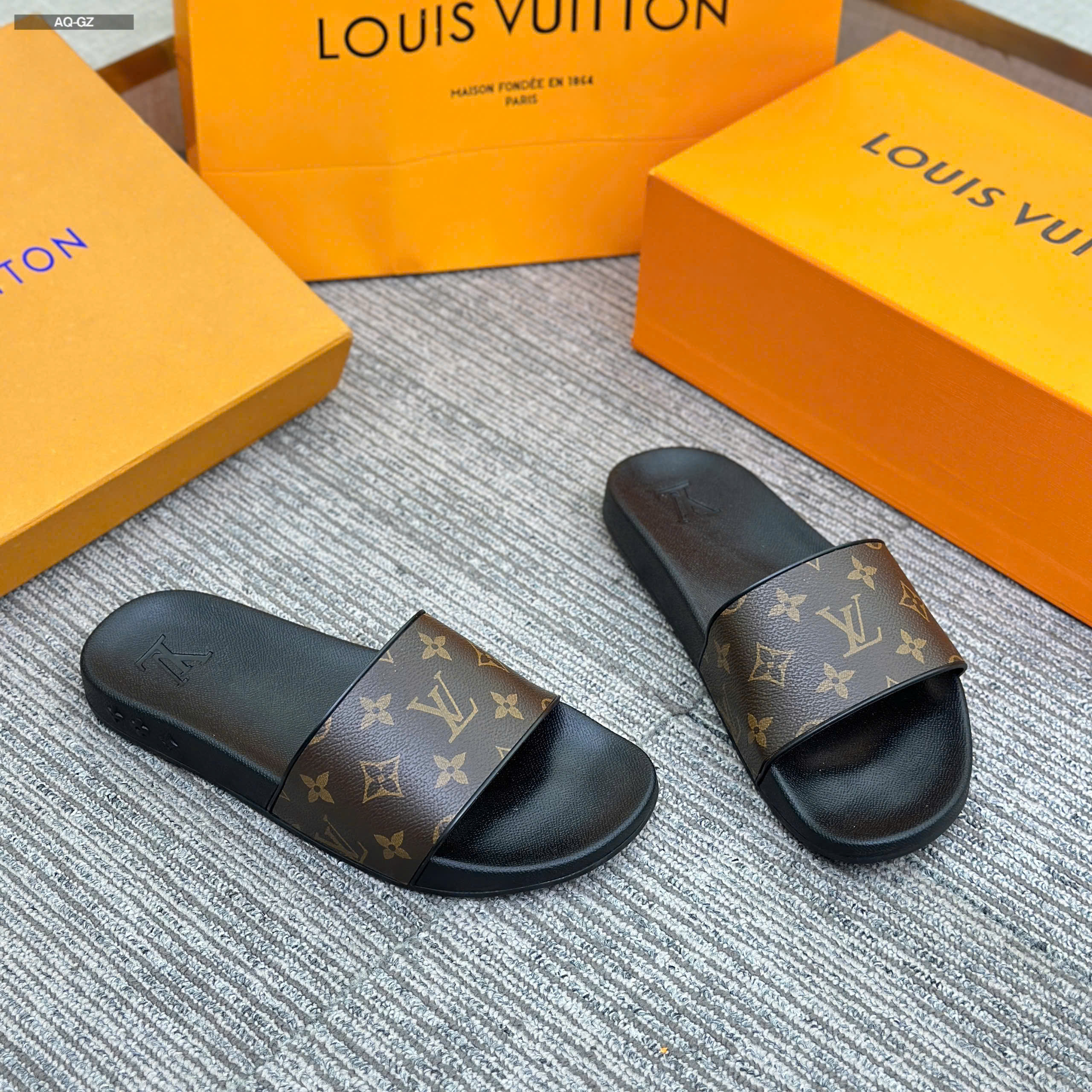 Dép lê quai ngang Louis Vuitton LV Đen quai Nâu monogram Like Auth 38-43 LVQ