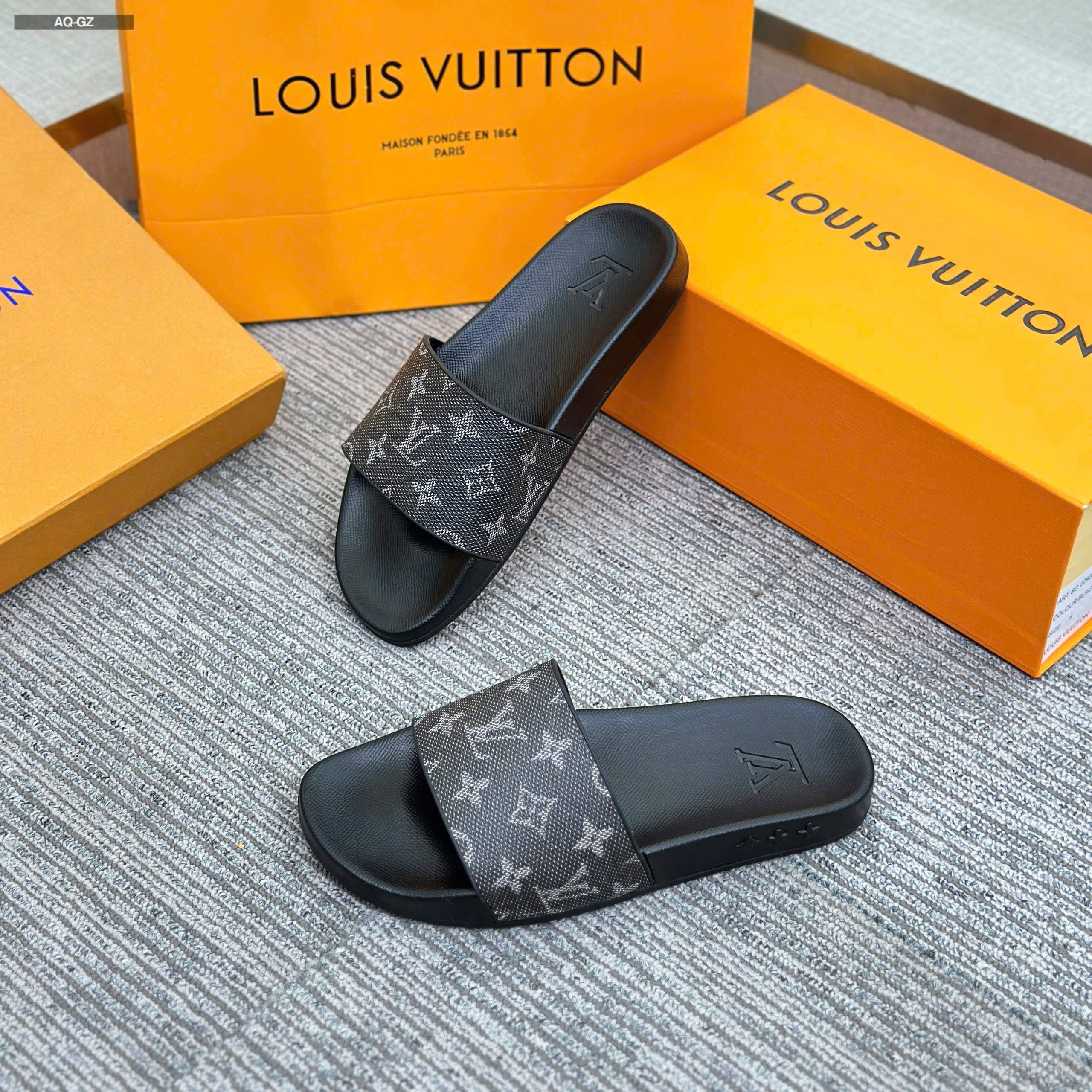 Dép lê quai ngang Louis Vuitton LV Đen quai nhám monogram Like Auth 38-43 LVQ