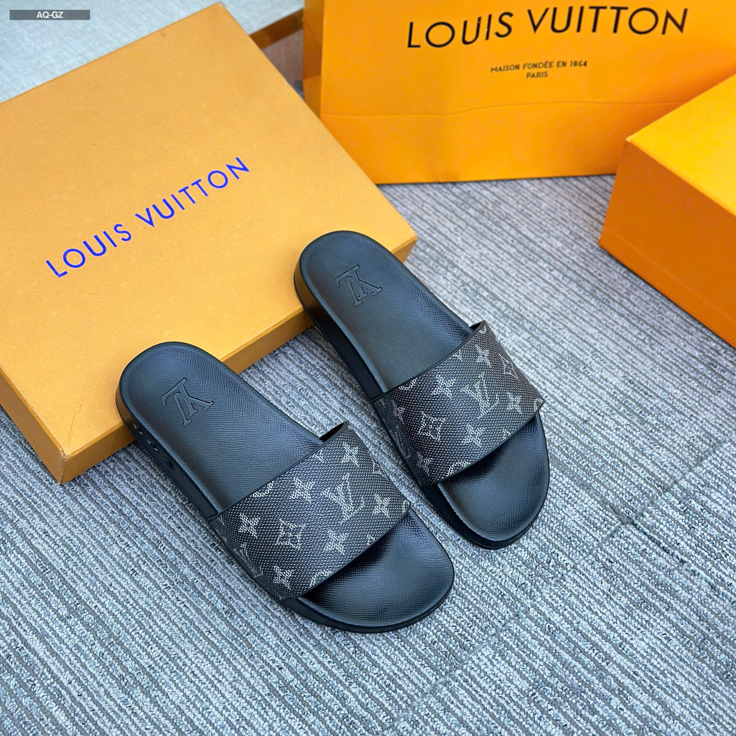 Dép lê quai ngang Louis Vuitton LV Đen quai nhám monogram Like Auth 38-43 LVQ