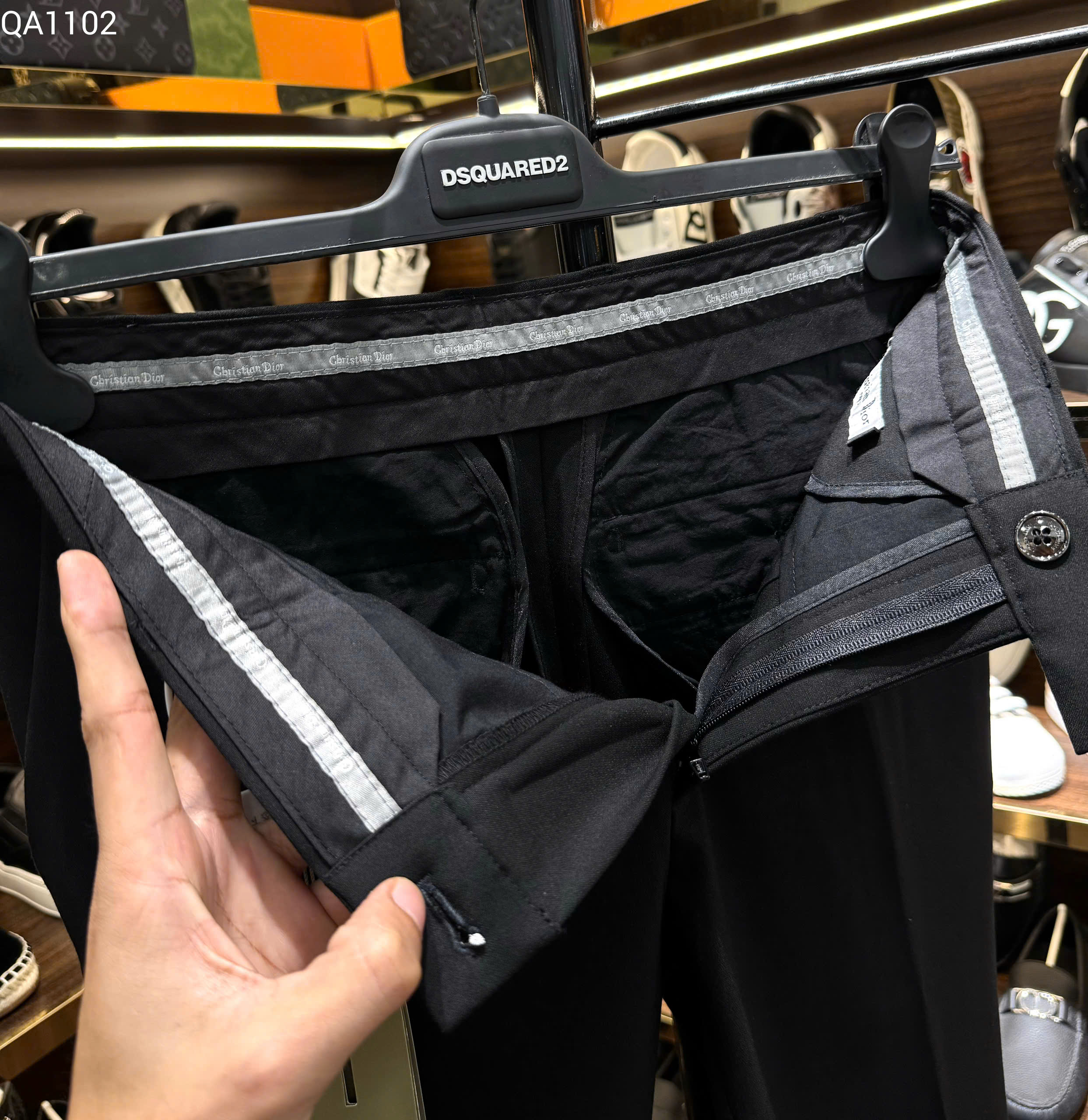 Quần tây âu Dior CD Đen logo tag cạp túi sau Like Auth 29-34 MK