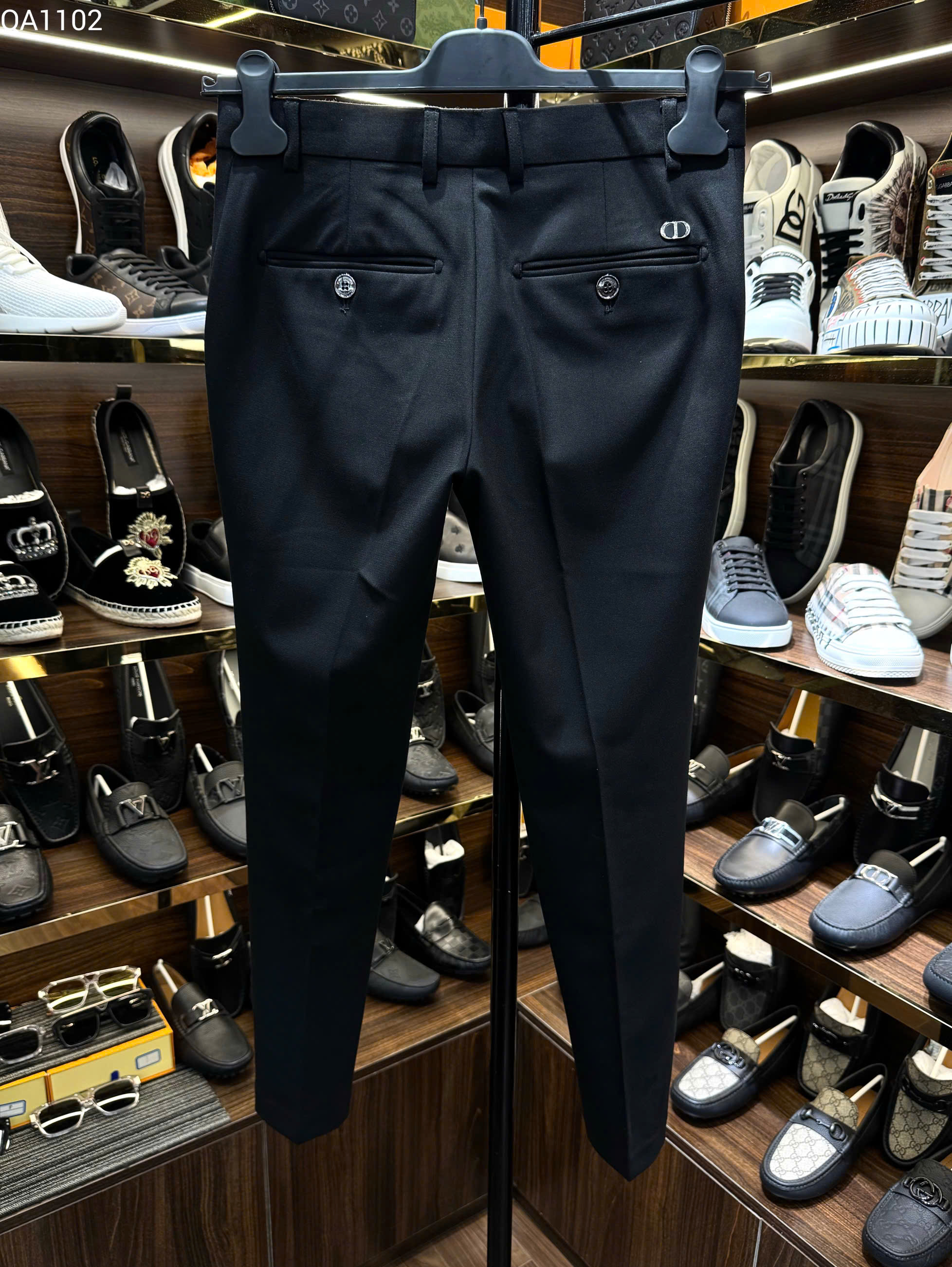 Quần tây âu Dior CD Đen logo tag cạp túi sau Like Auth 29-34 MK