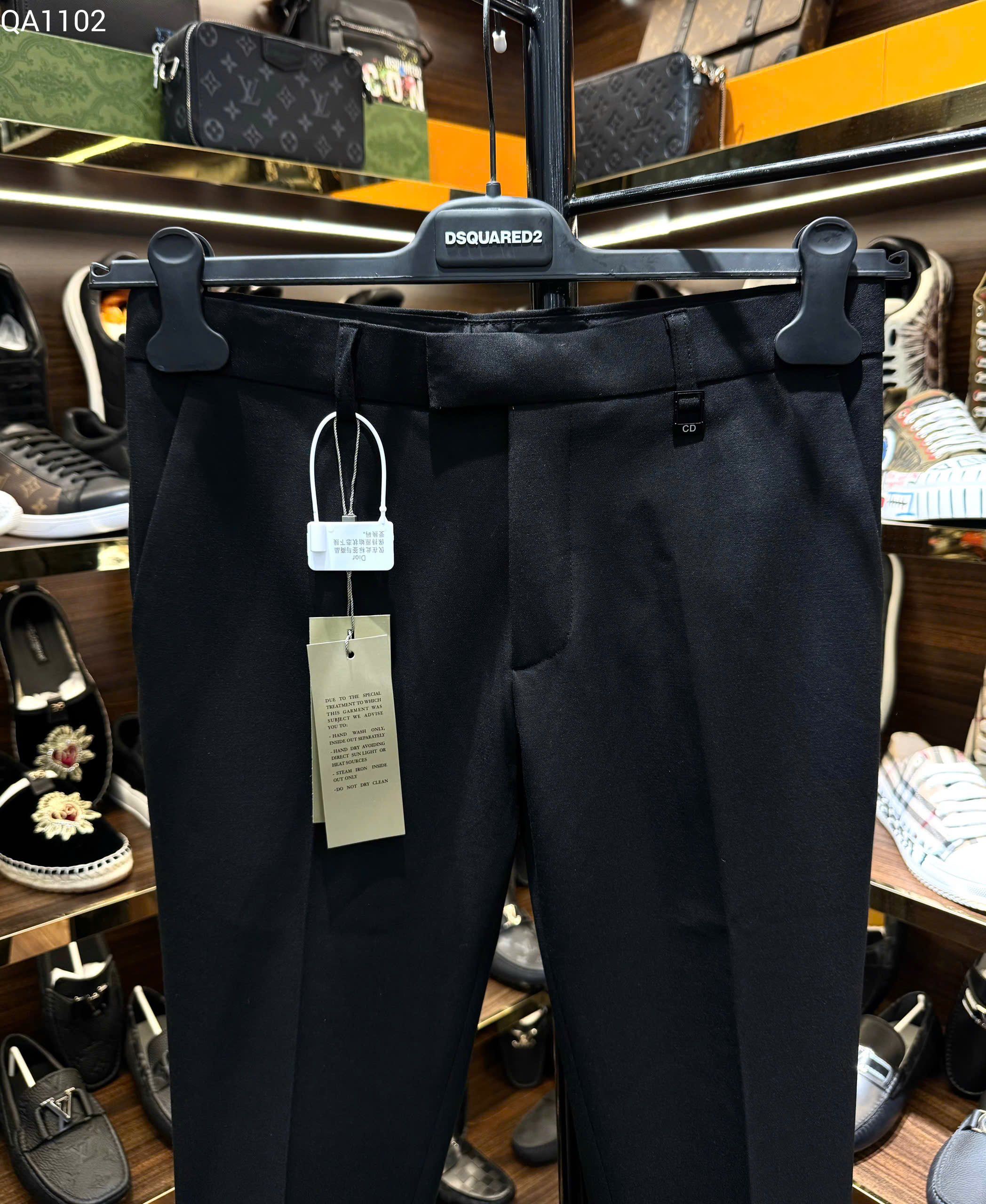 Quần tây âu Dior CD Đen logo tag cạp túi sau Like Auth 29-34 MK