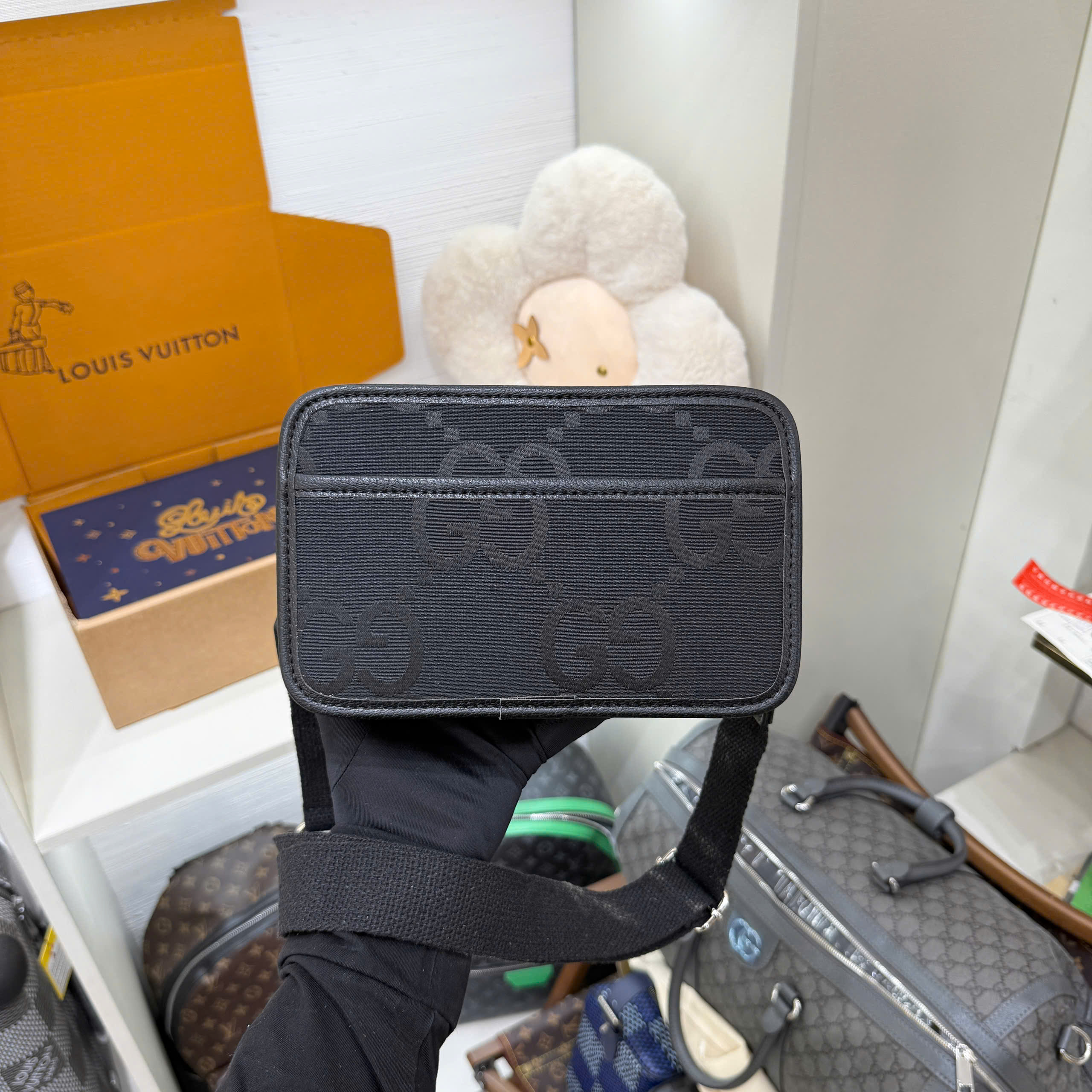 Túi đeo chéo Gucci GC Mini Bag with Interlocking G monogram tag da Like Auth 23x14x7 PLD