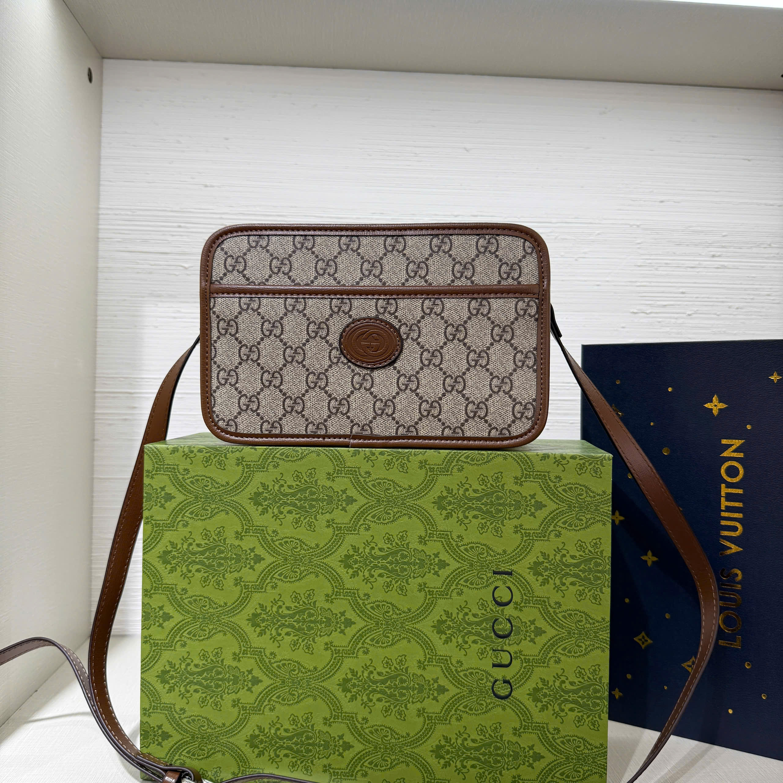 Túi đeo chéo Gucci GC Mini Bag with Interlocking G monogram tag da Like Auth 23x14x7 PLD