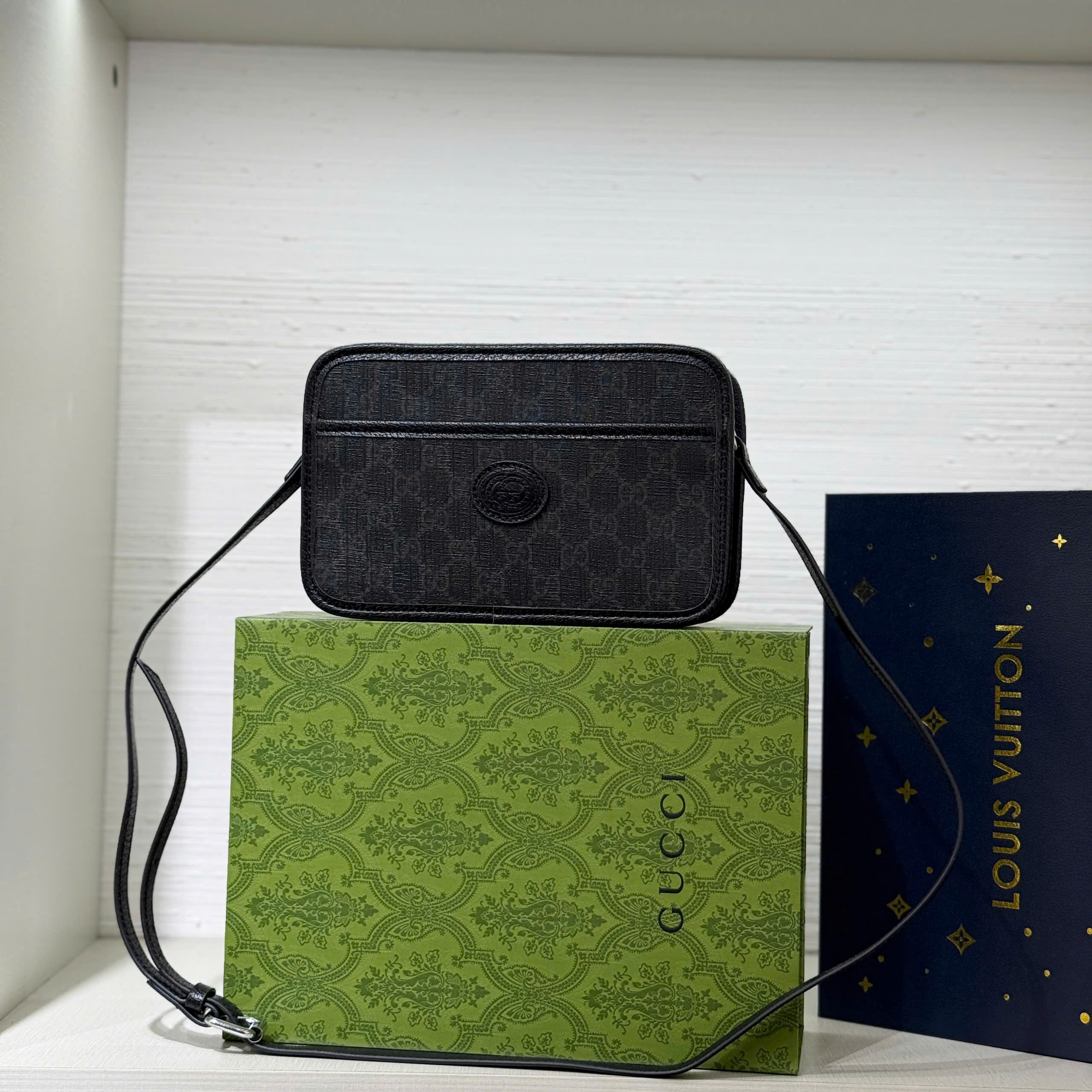 Túi đeo chéo Gucci GC Mini Bag with Interlocking G monogram tag da Like Auth 23x14x7 PLD