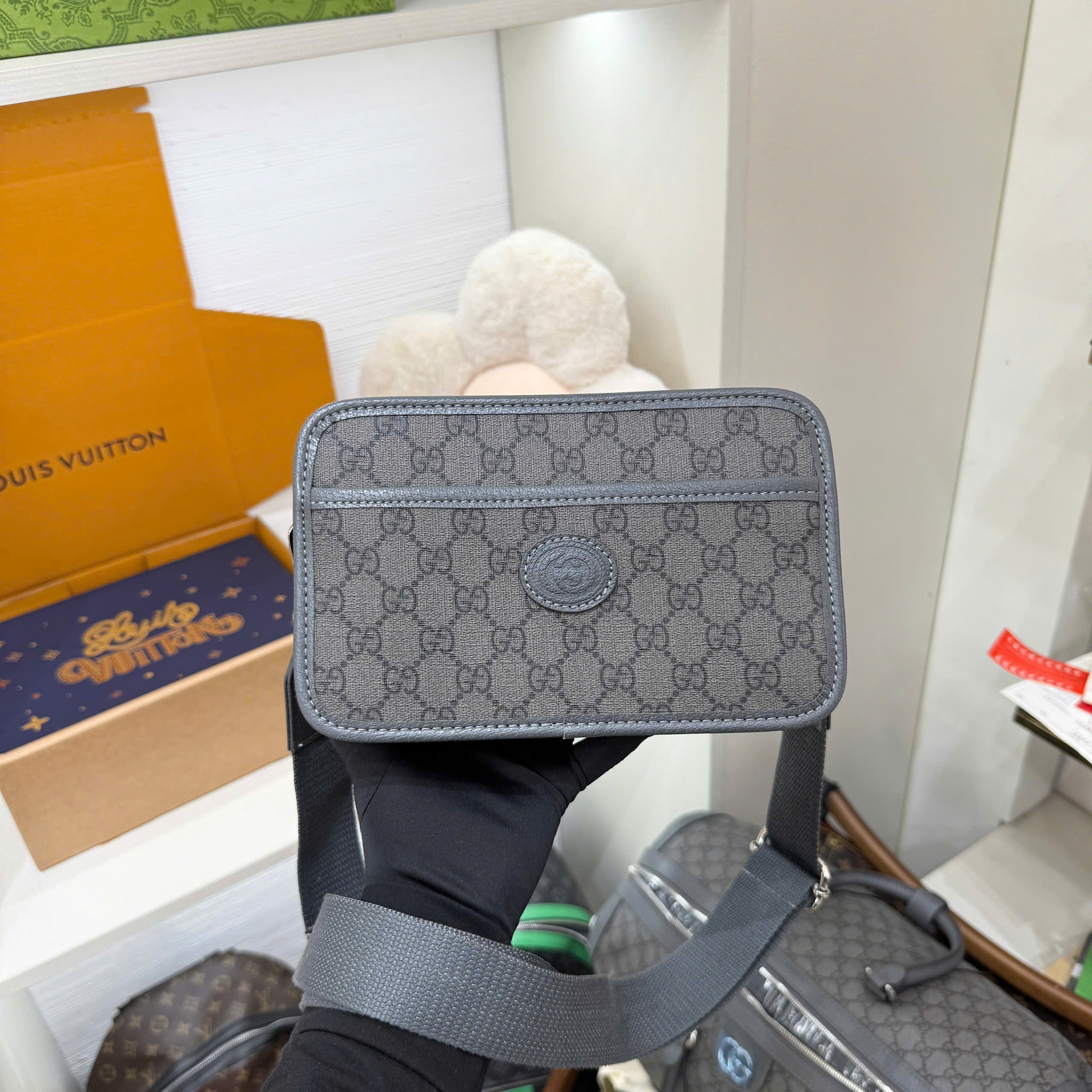 Túi đeo chéo Gucci GC Mini Bag with Interlocking G monogram tag da Like Auth 23x14x7 PLD