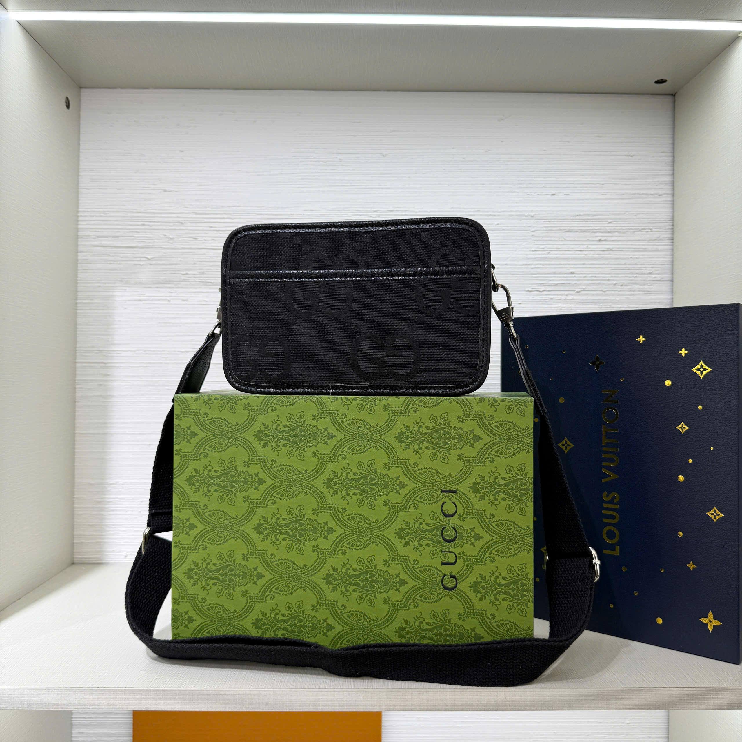 Túi đeo chéo Gucci GC Mini Bag with Interlocking G monogram tag da Like Auth 23x14x7 PLD