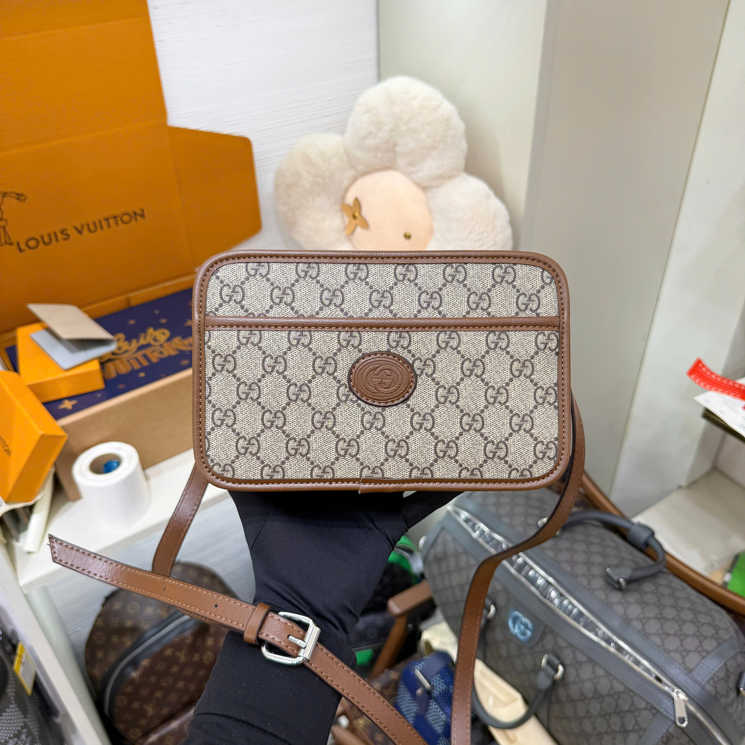 Túi đeo chéo Gucci GC Mini Bag with Interlocking G monogram tag da Like Auth 23x14x7 PLD