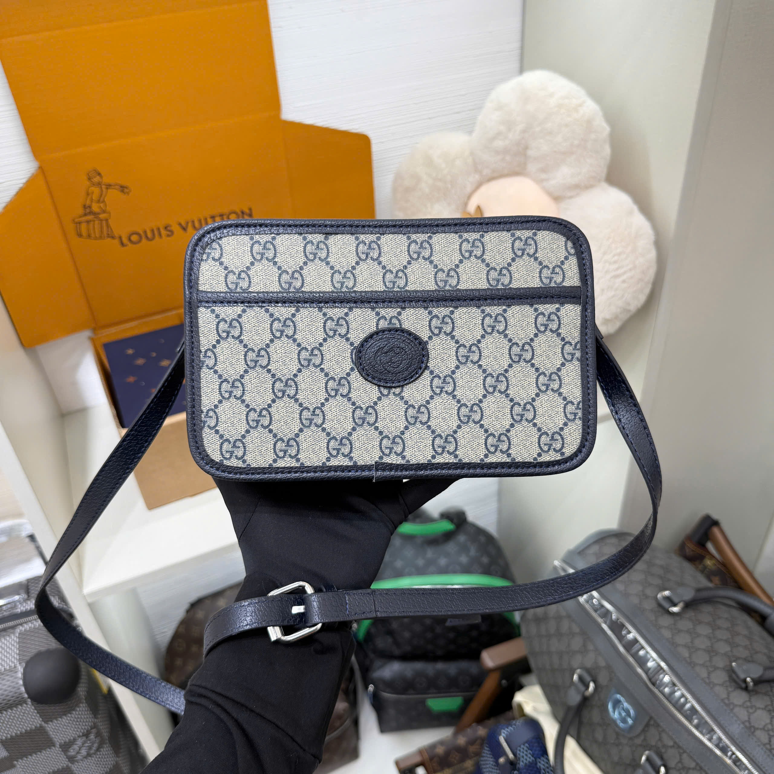 Túi đeo chéo Gucci GC Mini Bag with Interlocking G monogram tag da Like Auth 23x14x7 PLD