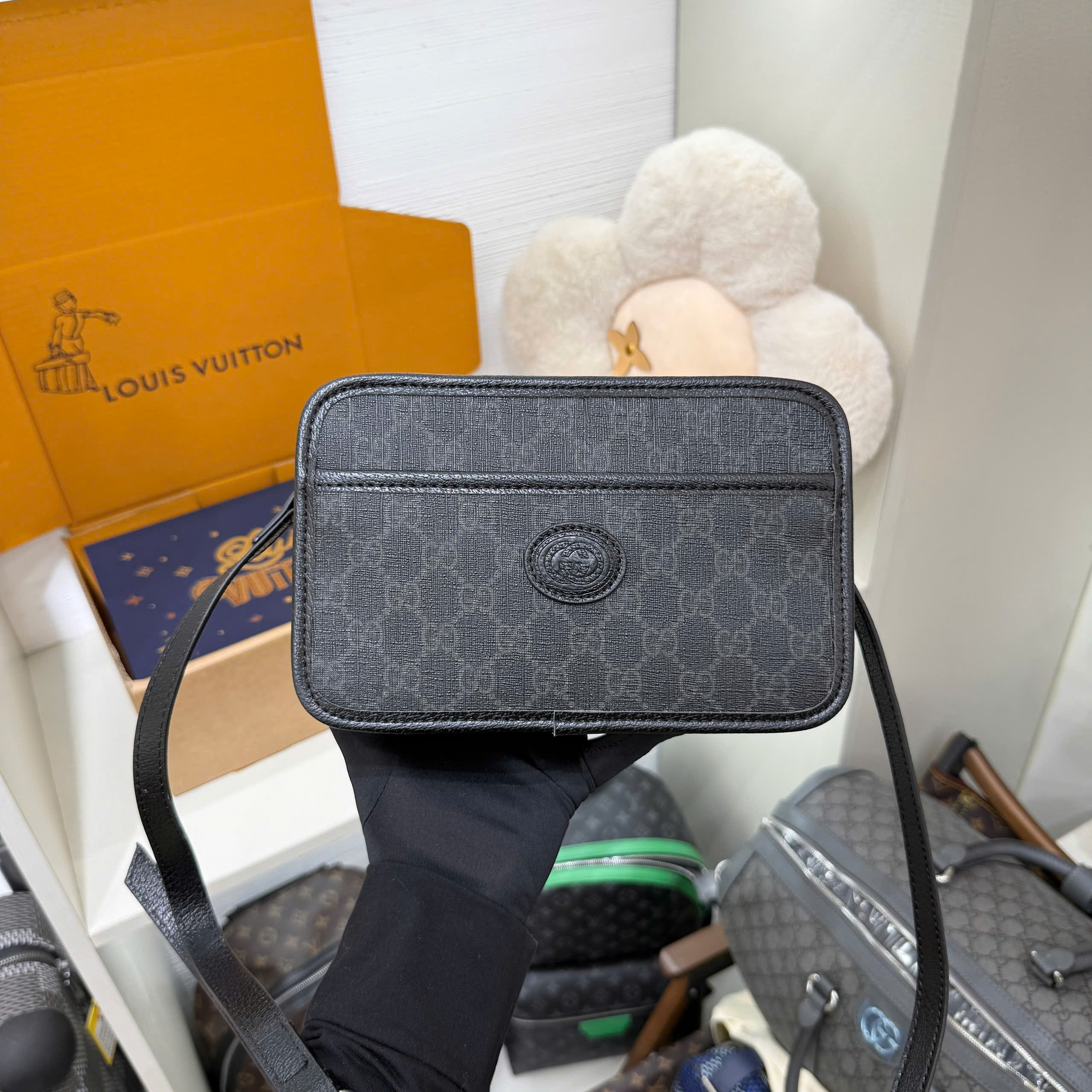 Túi đeo chéo Gucci GC Mini Bag with Interlocking G monogram tag da Like Auth 23x14x7 PLD