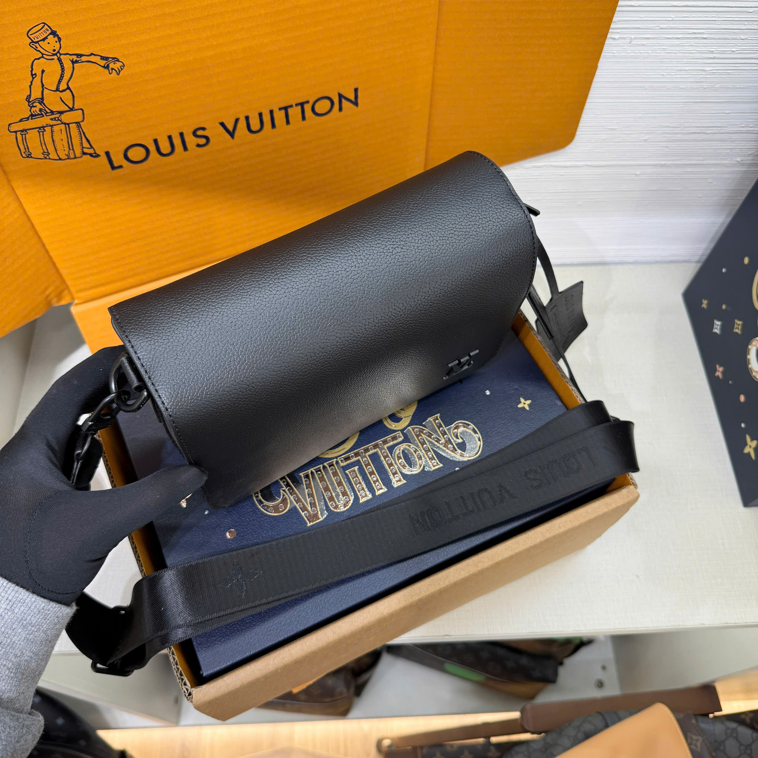 Túi đeo chéo LV BAG FASTLINE WEARABLE WALLET Like Auth 23x18x7 PLD