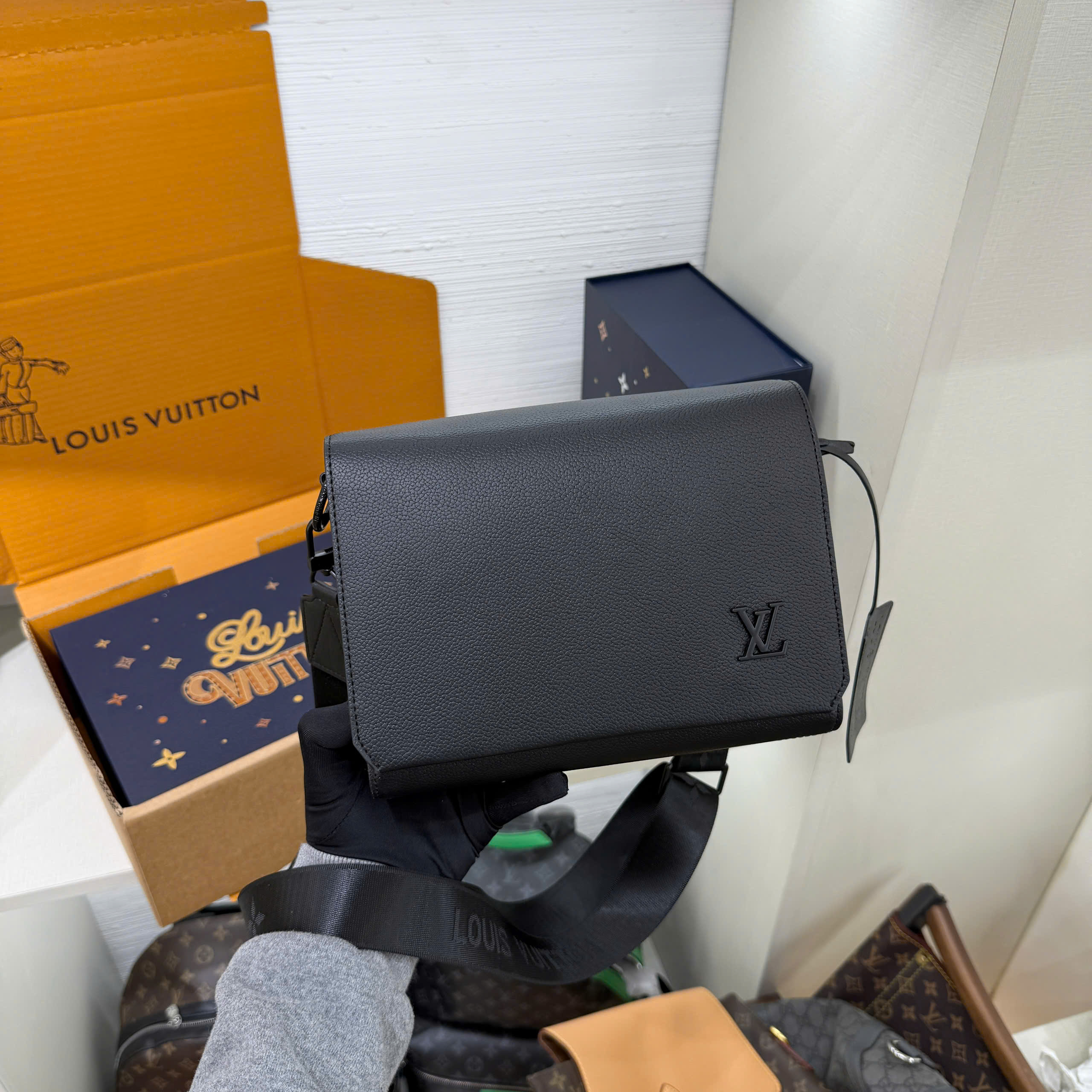 Túi đeo chéo LV BAG FASTLINE WEARABLE WALLET Like Auth 23x18x7 PLD