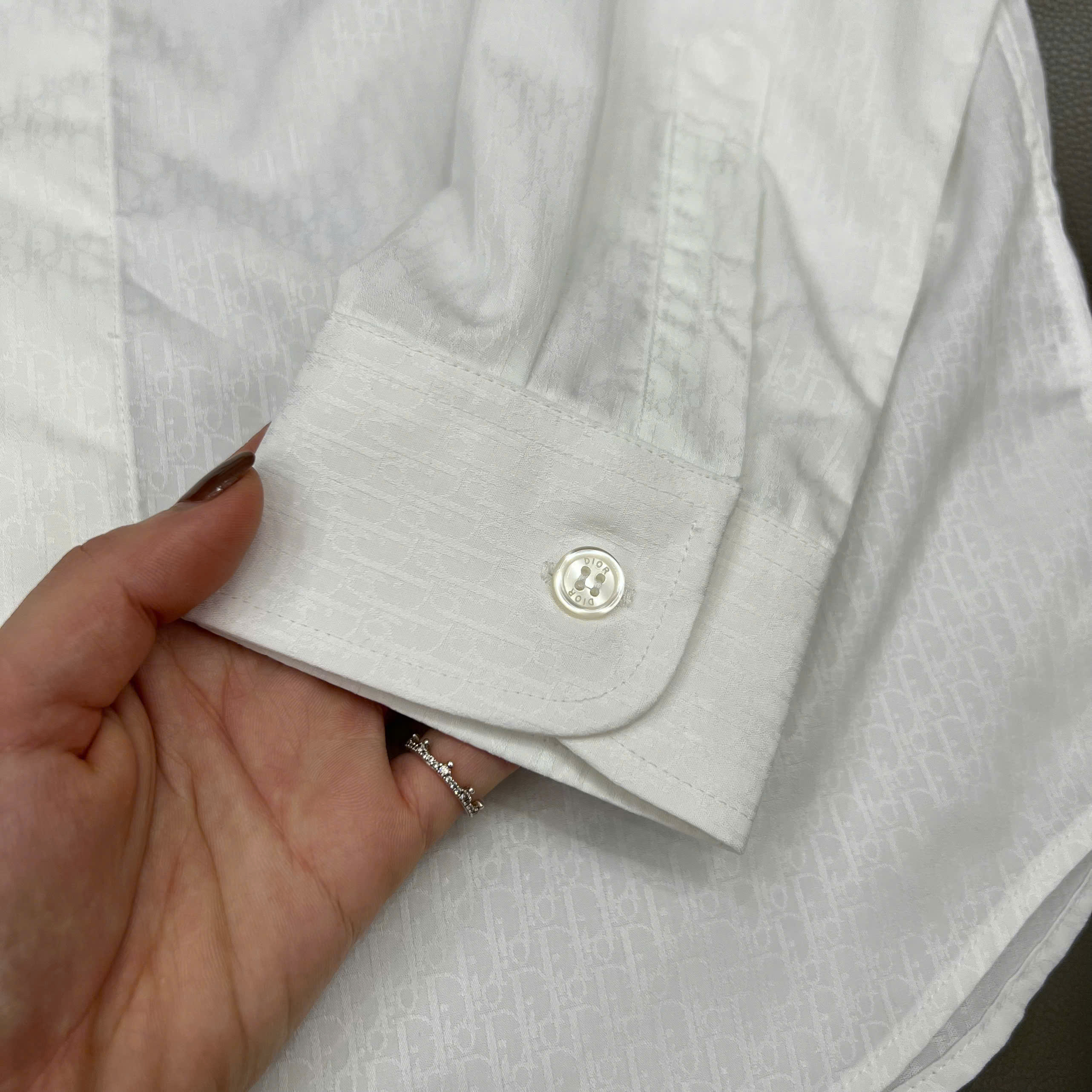 Áo sơ mi Dior CD Trắng logo chìm full chống nhăn Like Auth 37-40 MK