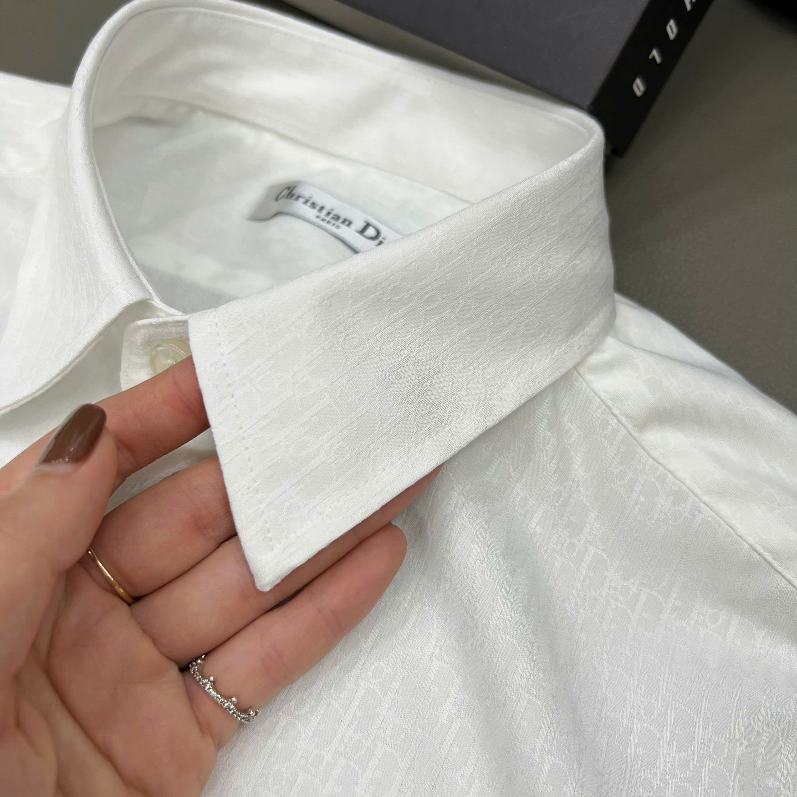 Áo sơ mi Dior CD Trắng logo chìm full chống nhăn Like Auth 37-40 MK