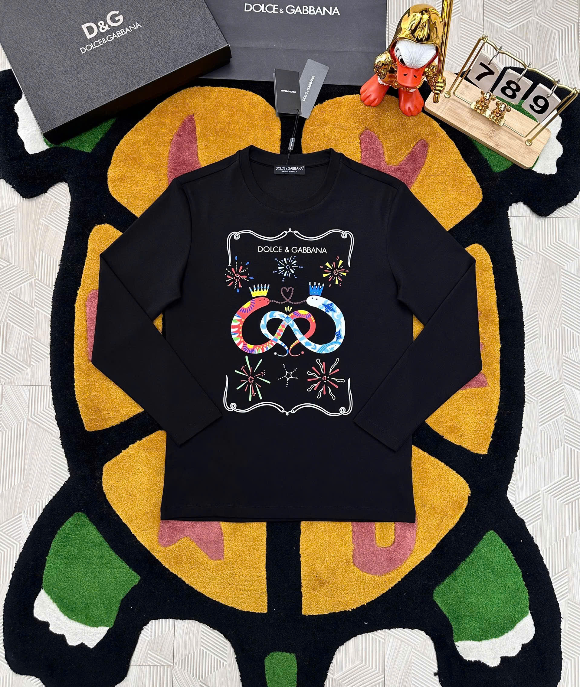 Áo sweater nỉ Dolce Gabbana DG họa tiết đôi rắn đội vương miện new 2026 Like Auth S-L MK