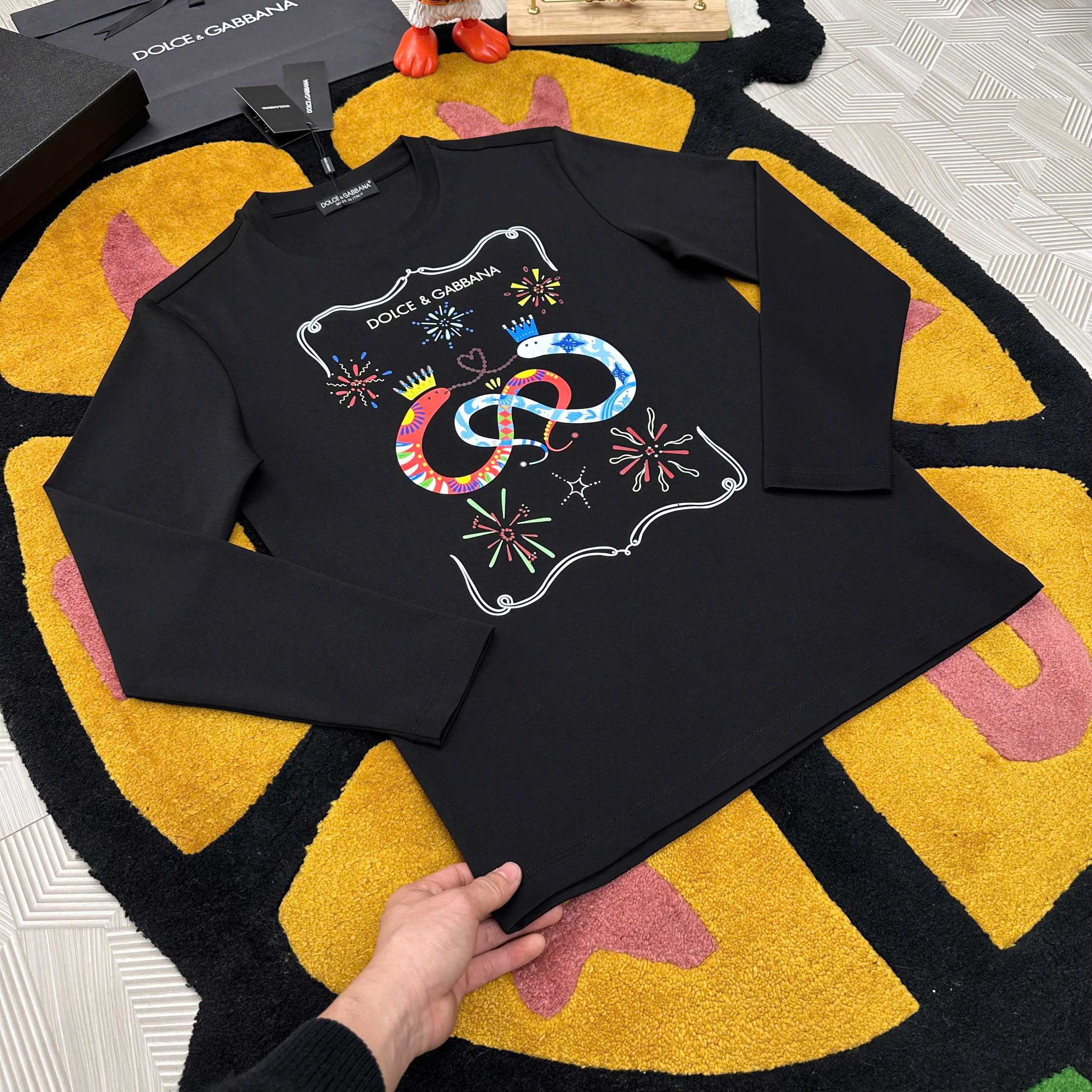 Áo sweater nỉ Dolce Gabbana DG họa tiết đôi rắn đội vương miện new 2026 Like Auth S-L MK