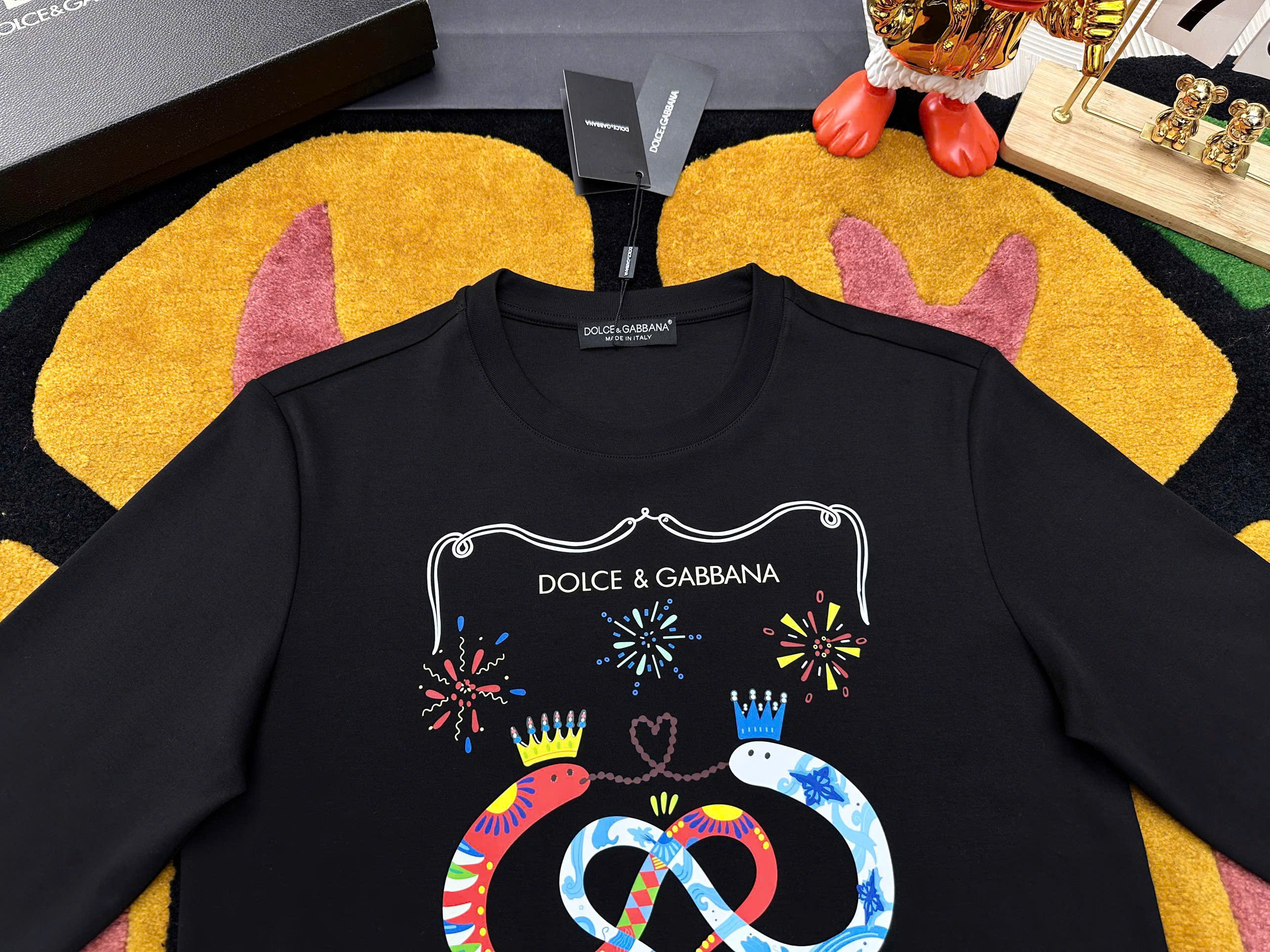 Áo sweater nỉ Dolce Gabbana DG họa tiết đôi rắn đội vương miện new 2026 Like Auth S-L MK