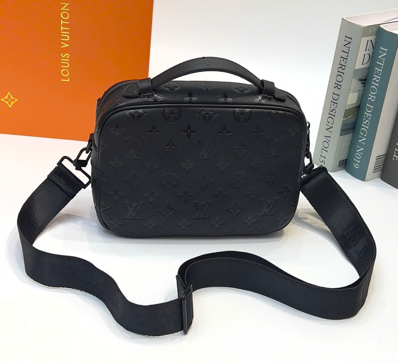 Túi đeo chéo Louis Vuitton LV S Lock Messenger Bag monogram Like Auth 28x18x8 PLD\Đen vân khắc