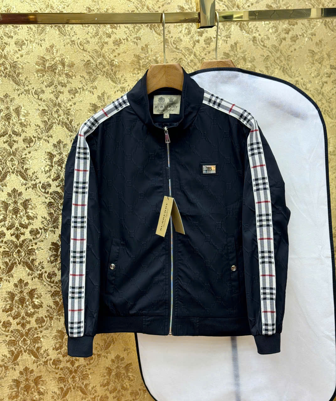 Áo khoác Burberry check kẻ viền tay logo tag ngực Like Auth M-XXL LK