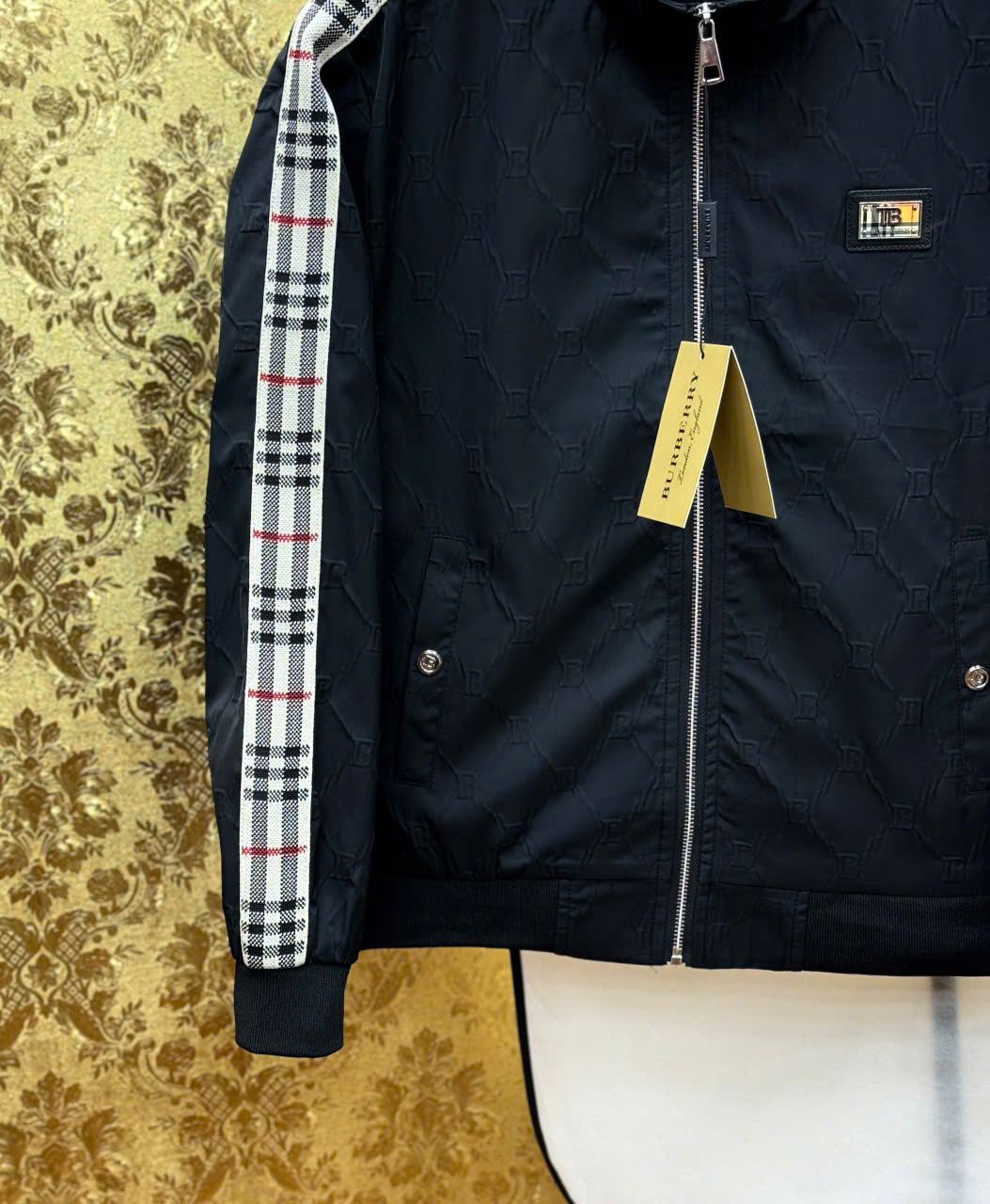 Áo khoác Burberry check kẻ viền tay logo tag ngực Like Auth M-XXL LK