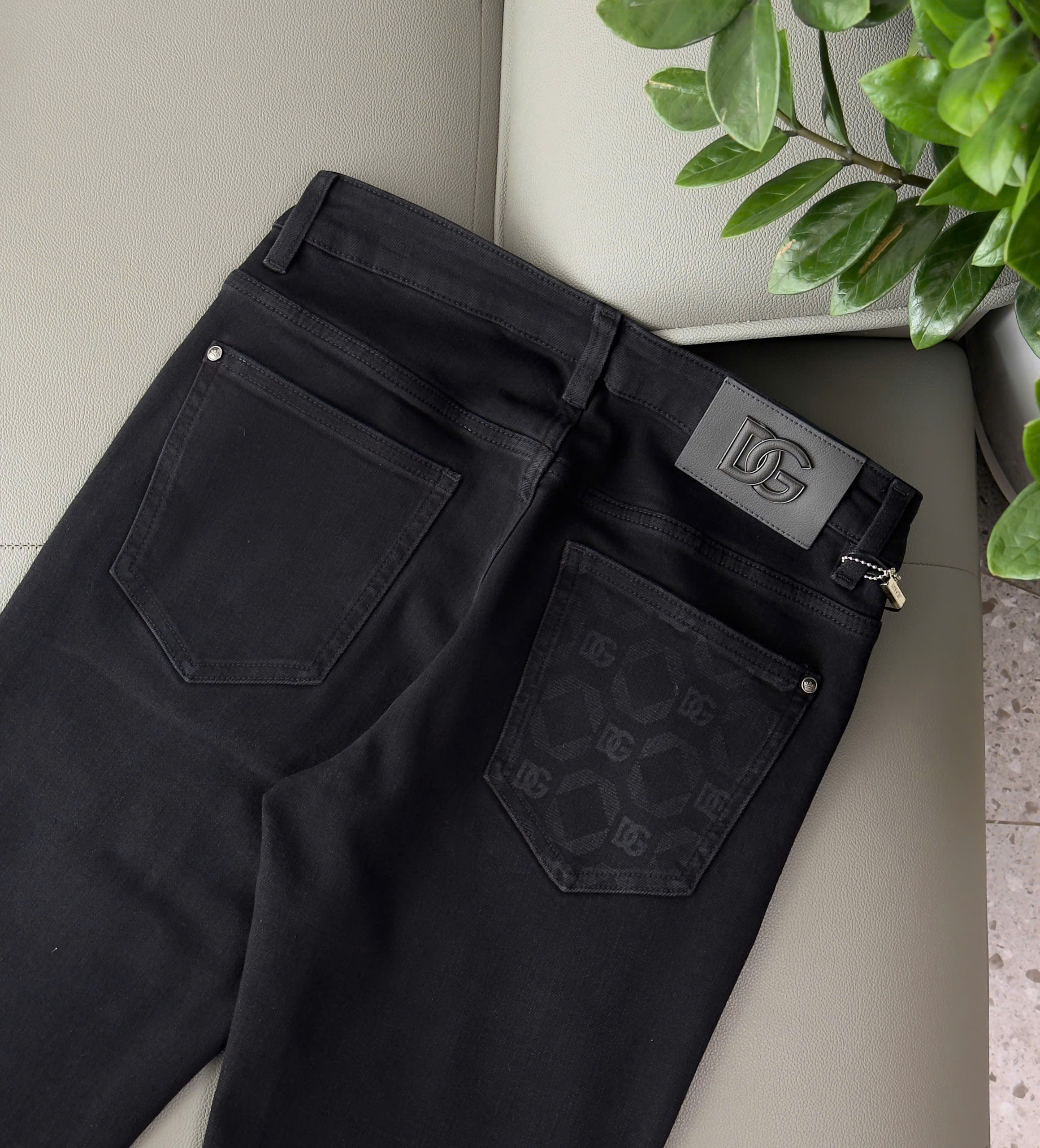 Quần jean bò Louis Dolce Gabbana DG Đen trơn monogram túi sau tag da Like Auth 28-36 DDT