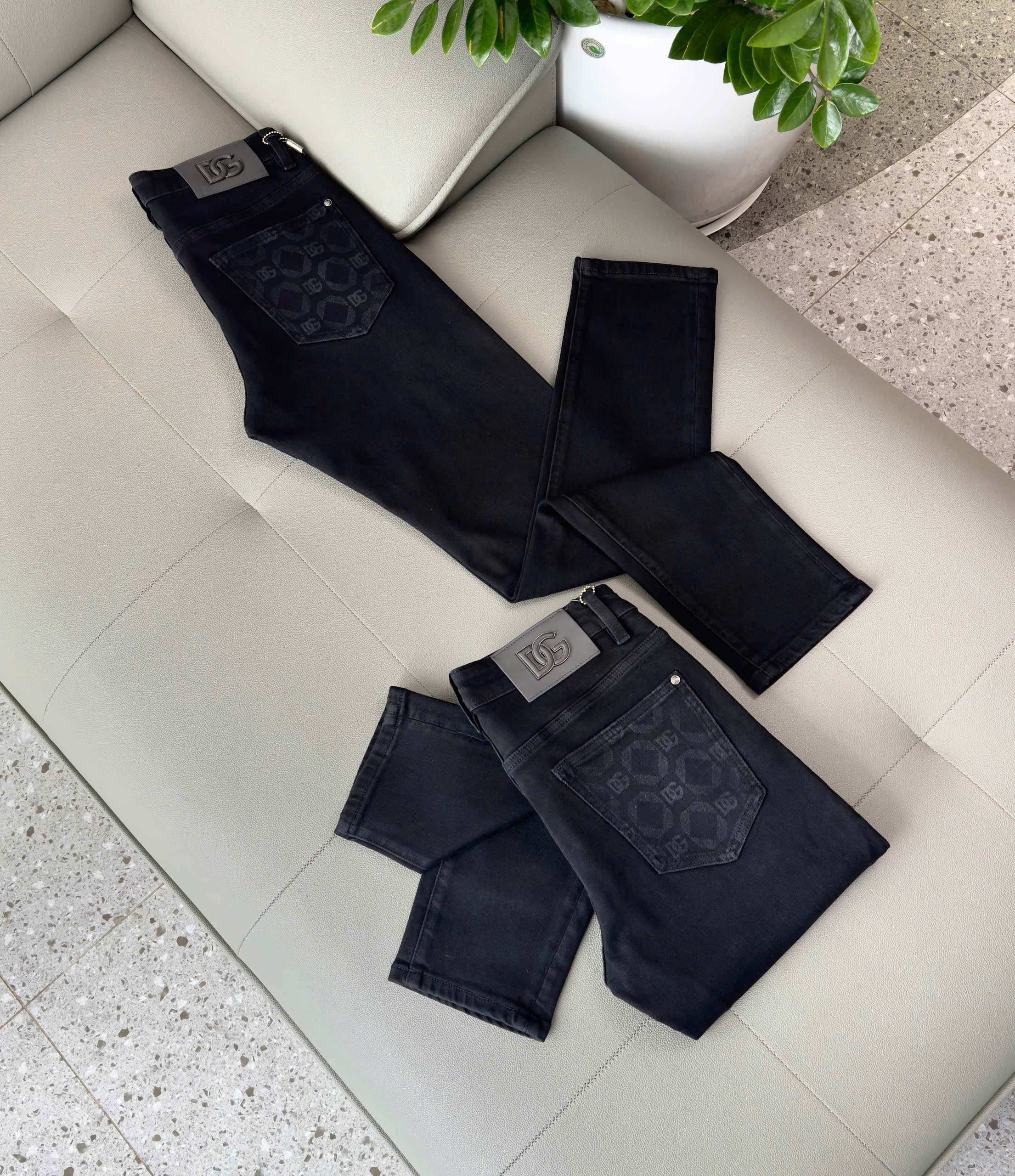 Quần jean bò Louis Dolce Gabbana DG Đen trơn monogram túi sau tag da Like Auth 28-36 DDT