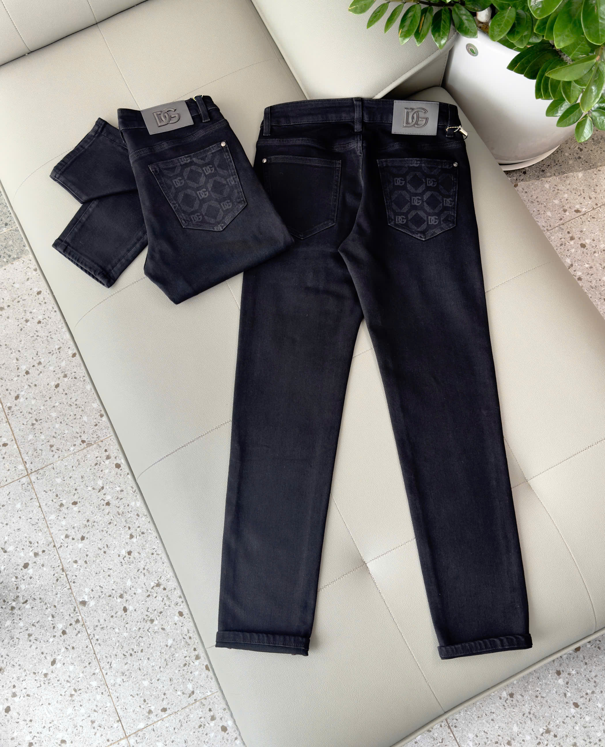 Quần jean bò Louis Dolce Gabbana DG Đen trơn monogram túi sau tag da Like Auth 28-36 DDT