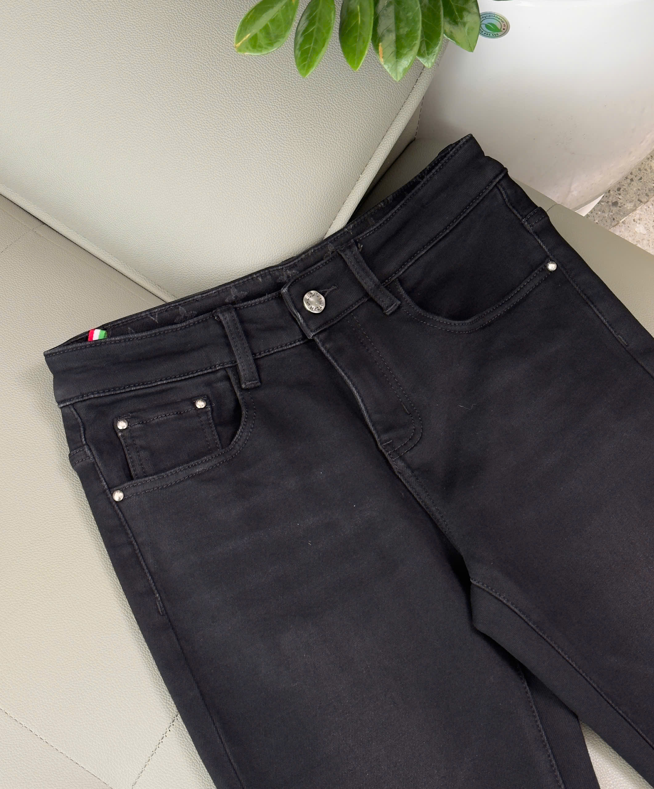 Quần jean bò Louis Vuitton LV Đen trơn monogram túi sau tag da Like Auth 28-36 DDT