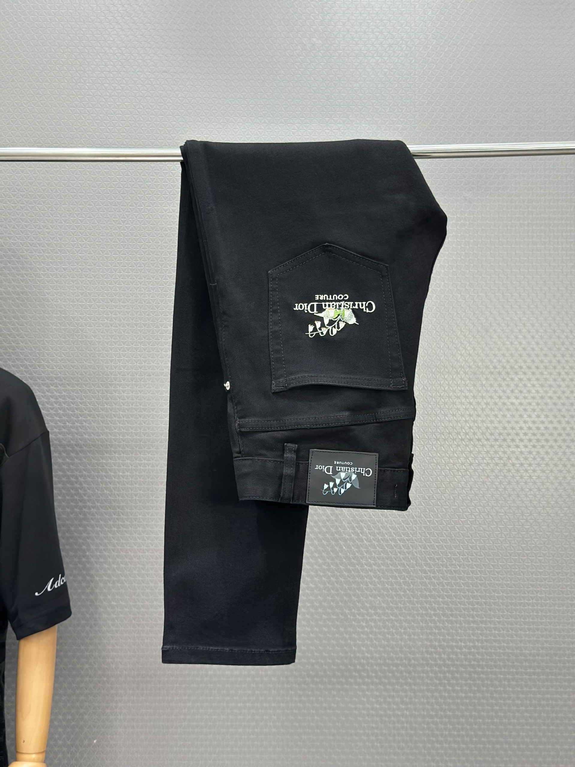 Quần Jean Dior CD 75135 Đen logo thêu cành hoa túi sau Like Auth 28-34 MK VTN