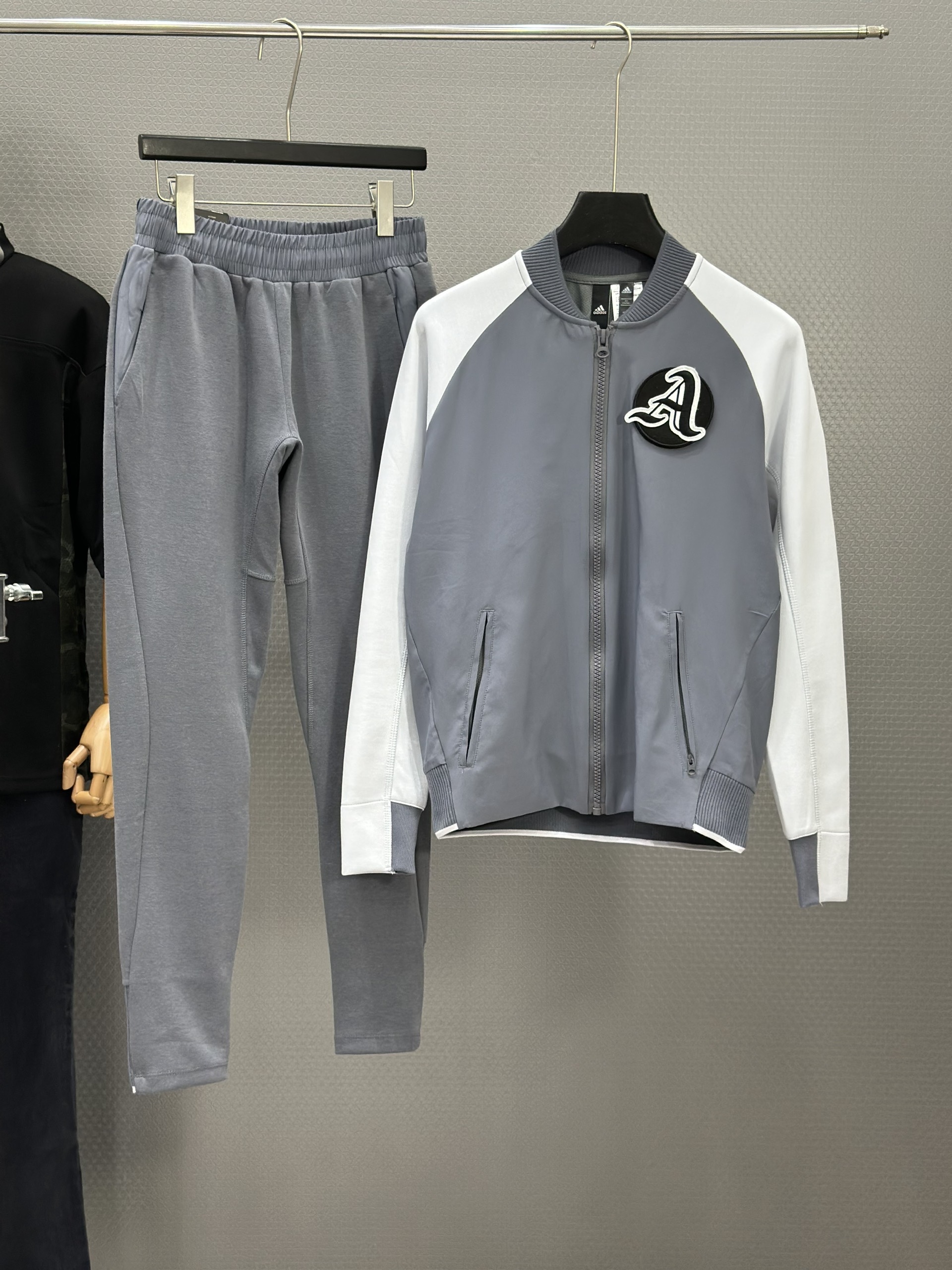 Set bộ nỉ thể thao Adidas 1445 Xám phối tay trắng logo thêu ngực Like Auth S-XL VTN