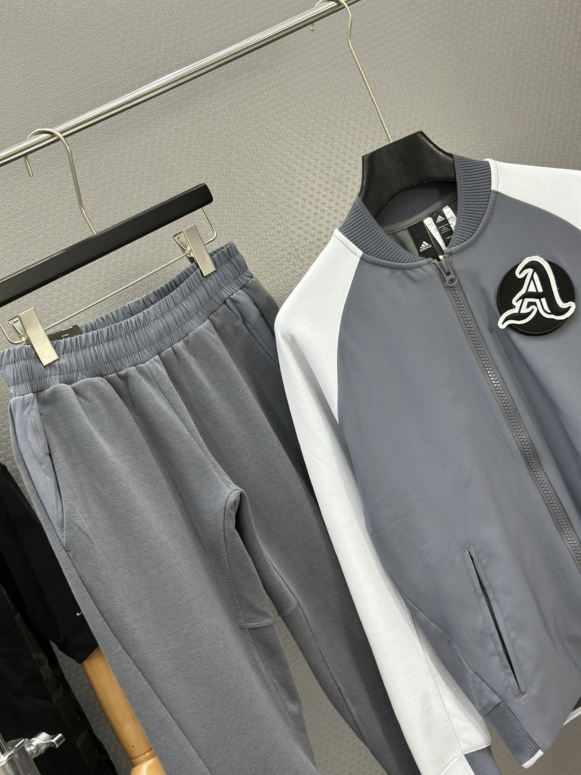 Set bộ nỉ thể thao Adidas 1445 Xám phối tay trắng logo thêu ngực Like Auth S-XL VTN