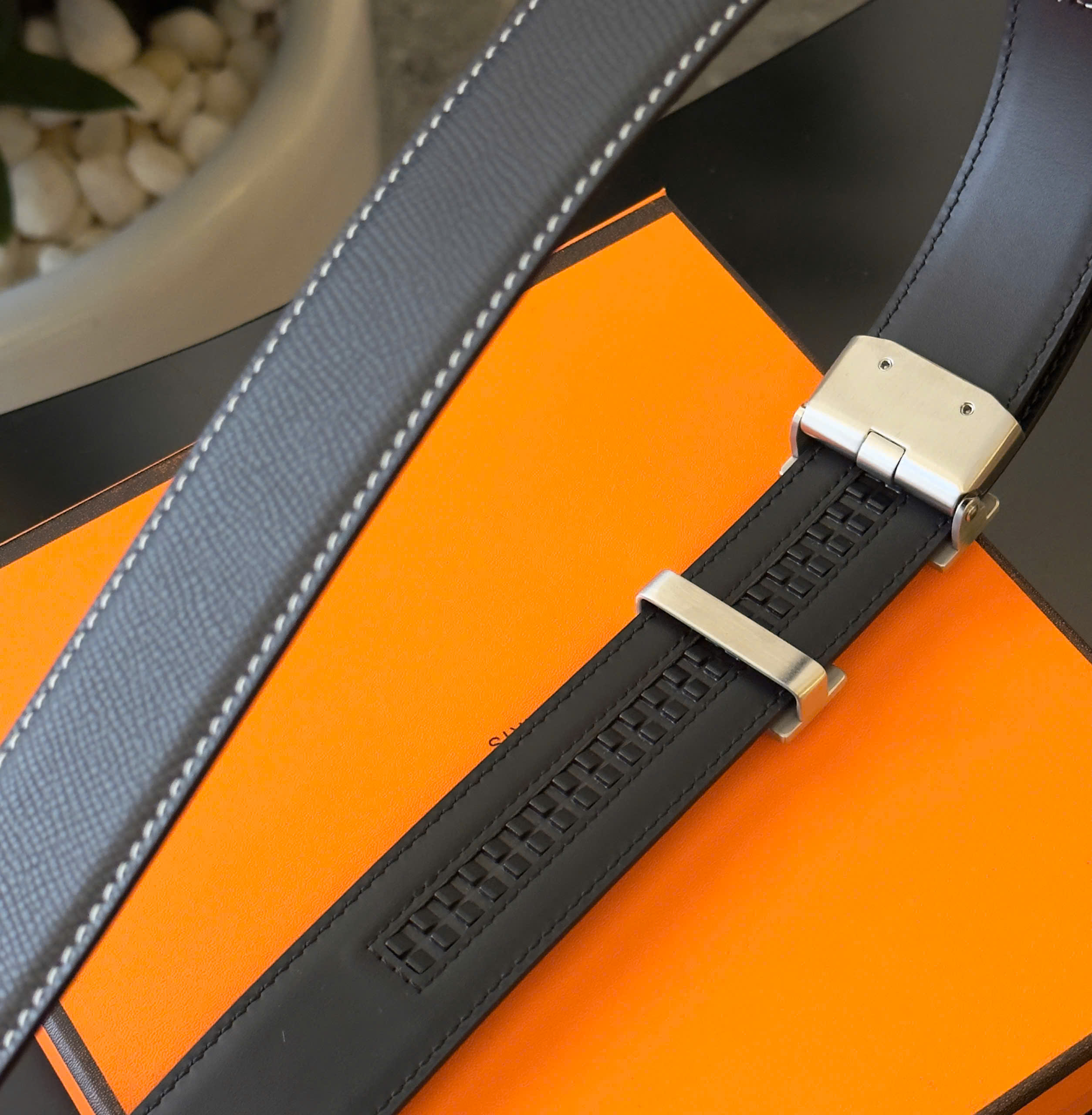 Thắt lưng dây nịt Hermes HM Đen logo mặt Vàng chữ H trơn Like Auth 85-110cm DDT