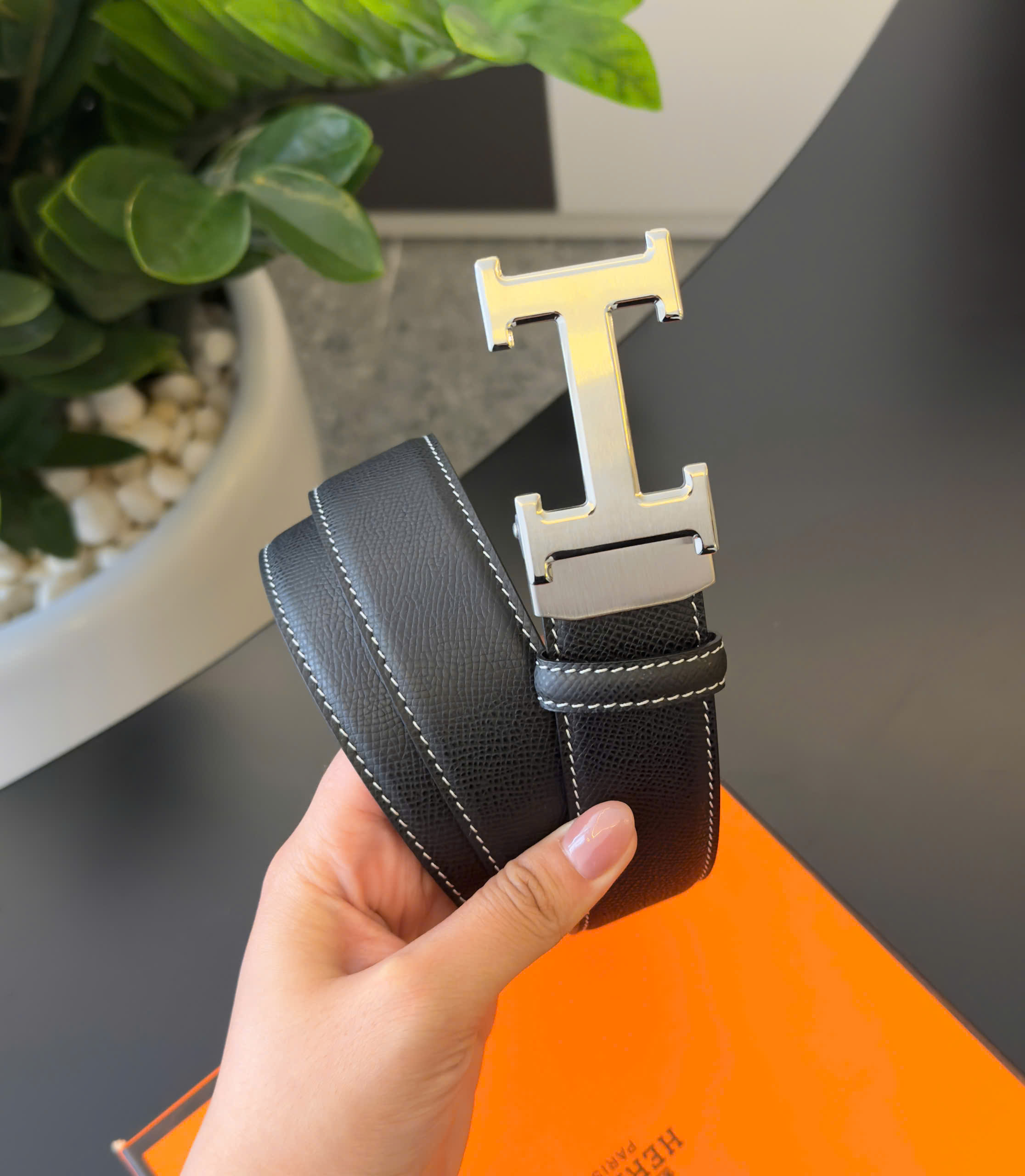 Thắt lưng dây nịt Hermes HM Đen logo mặt Vàng chữ H trơn Like Auth 85-110cm DDT