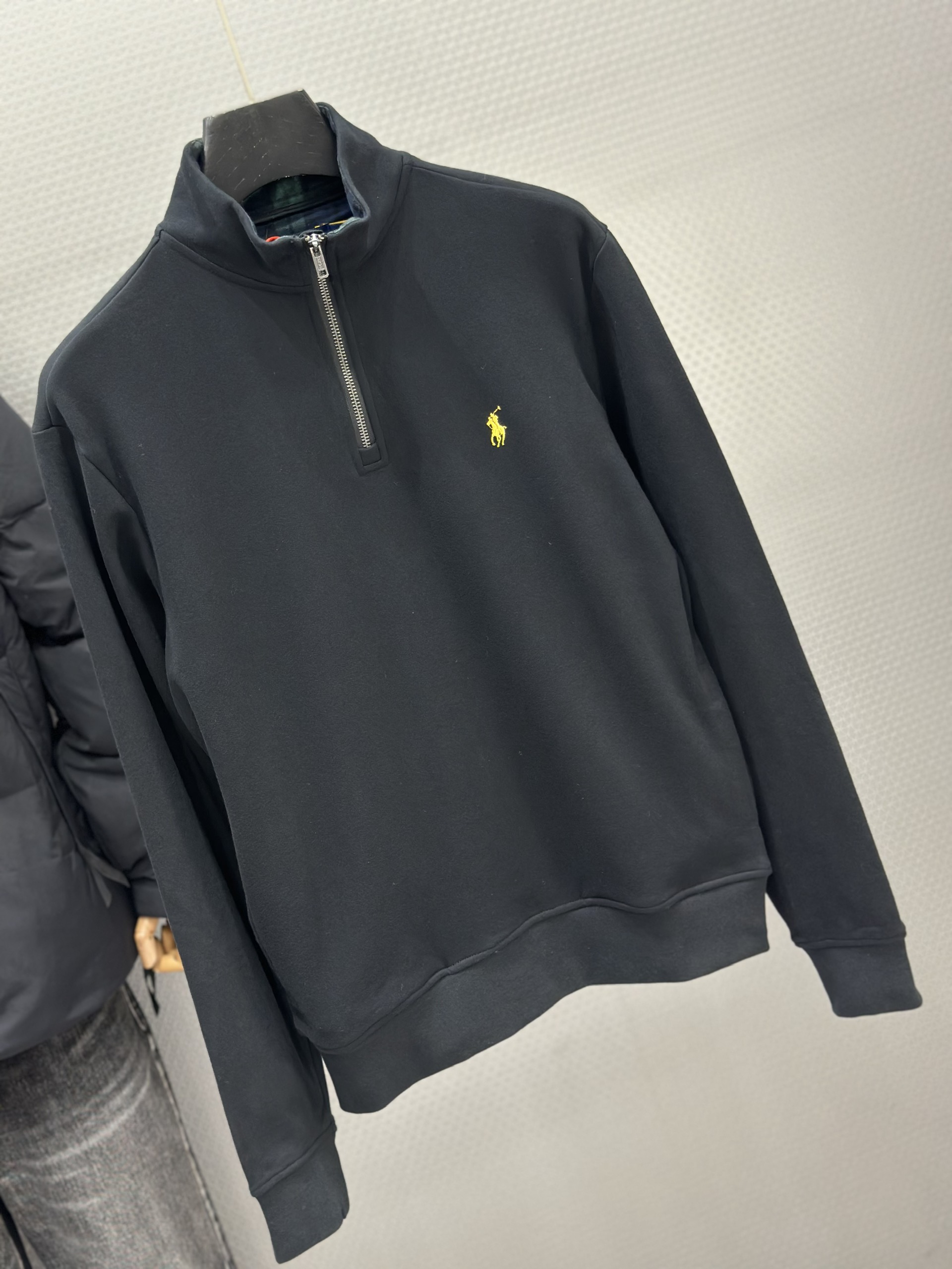 Áo polo nỉ dài tay cổ khóa Đen logo thêu ngực Like AUth S-L VTN