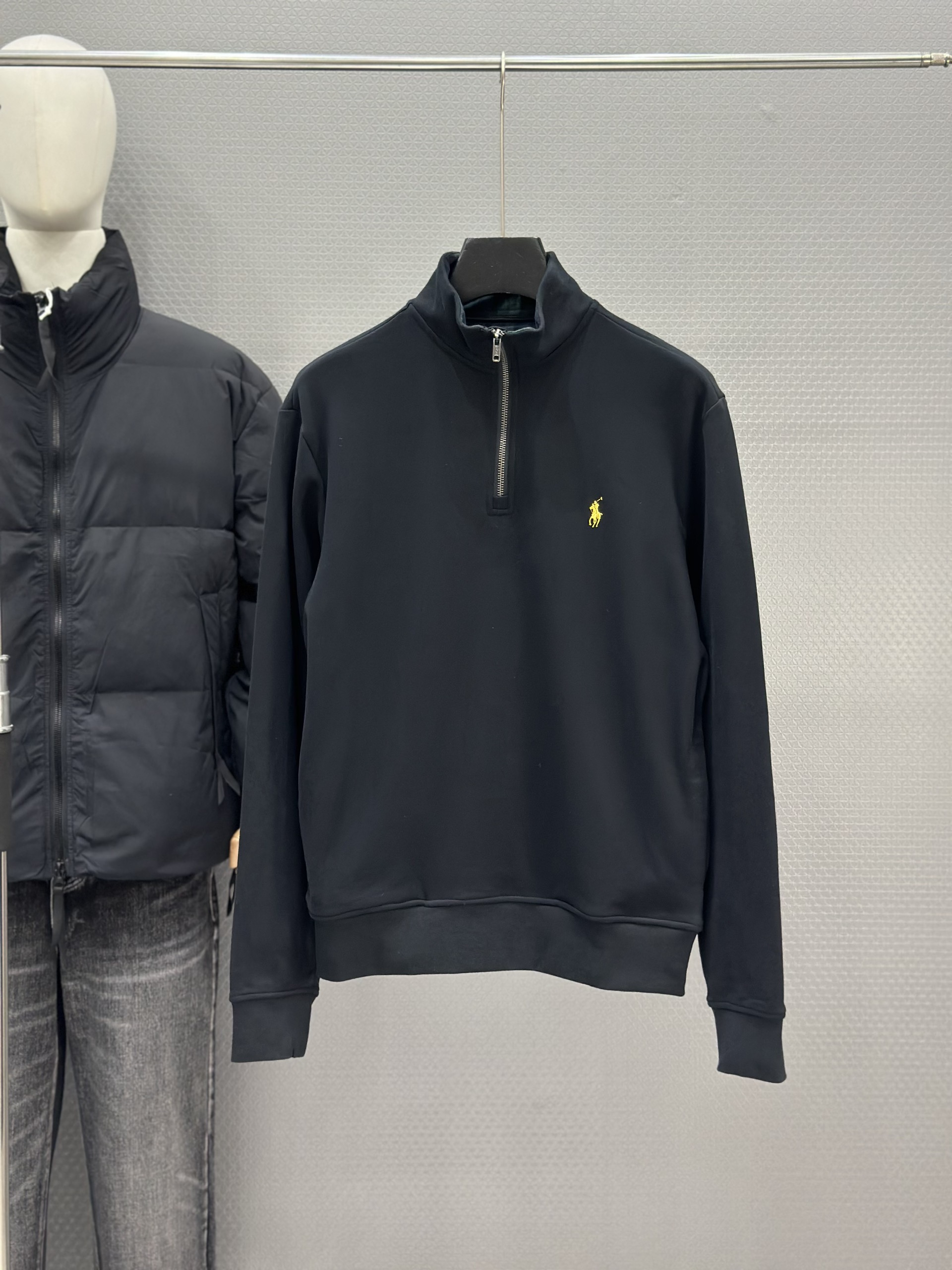 Áo polo nỉ dài tay cổ khóa Đen logo thêu ngực Like AUth S-L VTN