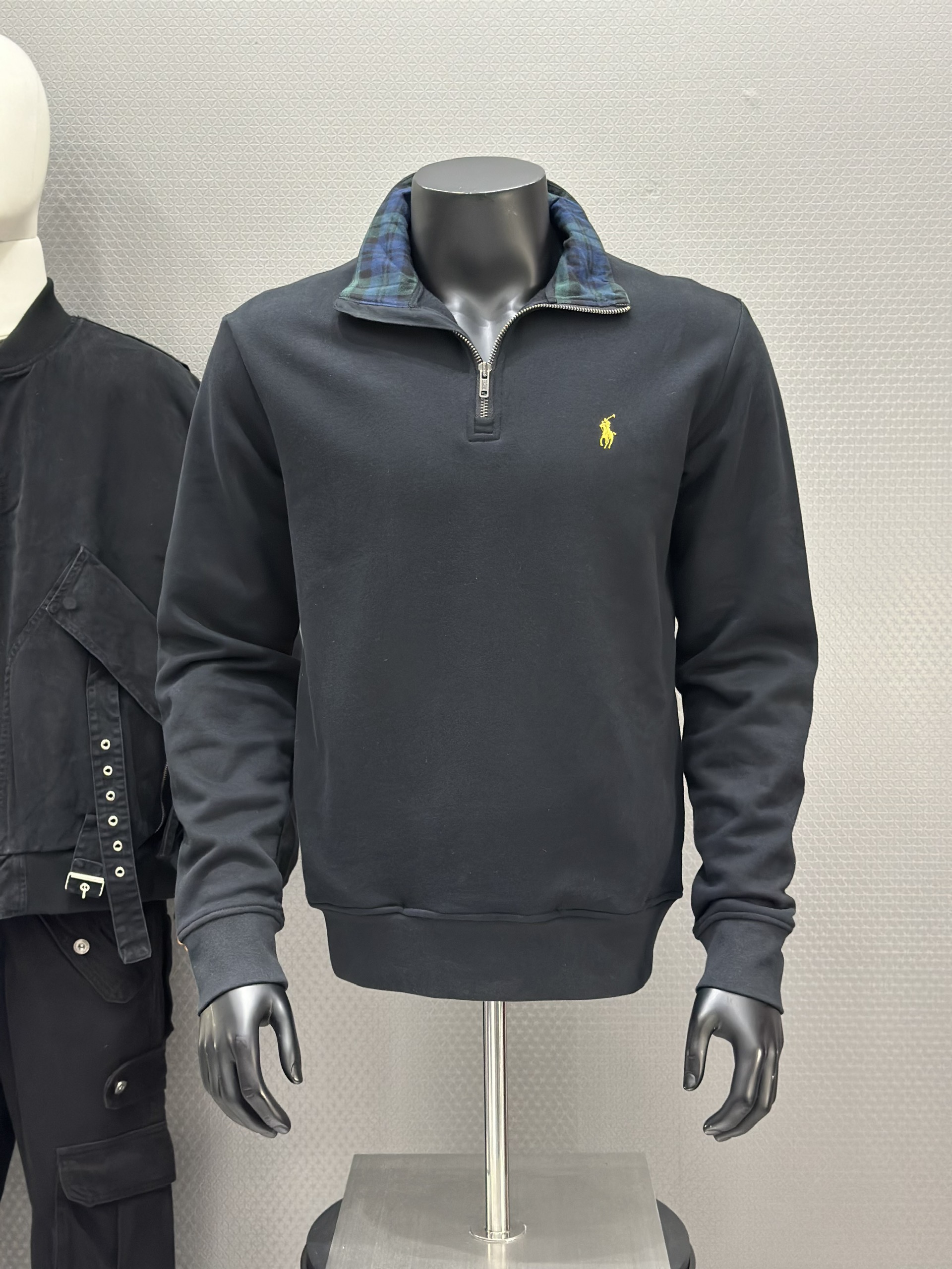 Áo polo nỉ dài tay cổ khóa Đen logo thêu ngực Like AUth S-L VTN