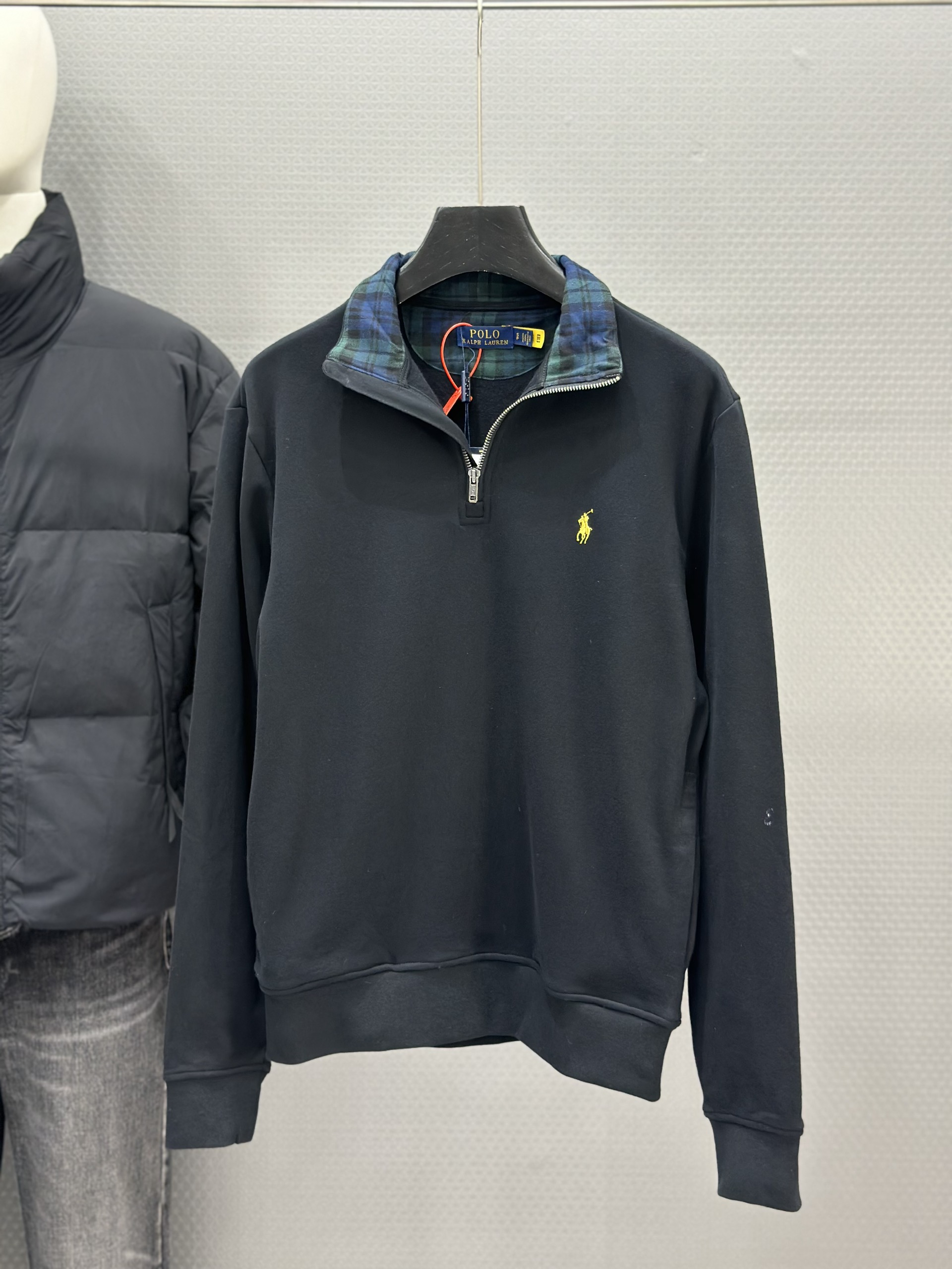 Áo polo nỉ dài tay cổ khóa Đen logo thêu ngực Like AUth S-L VTN