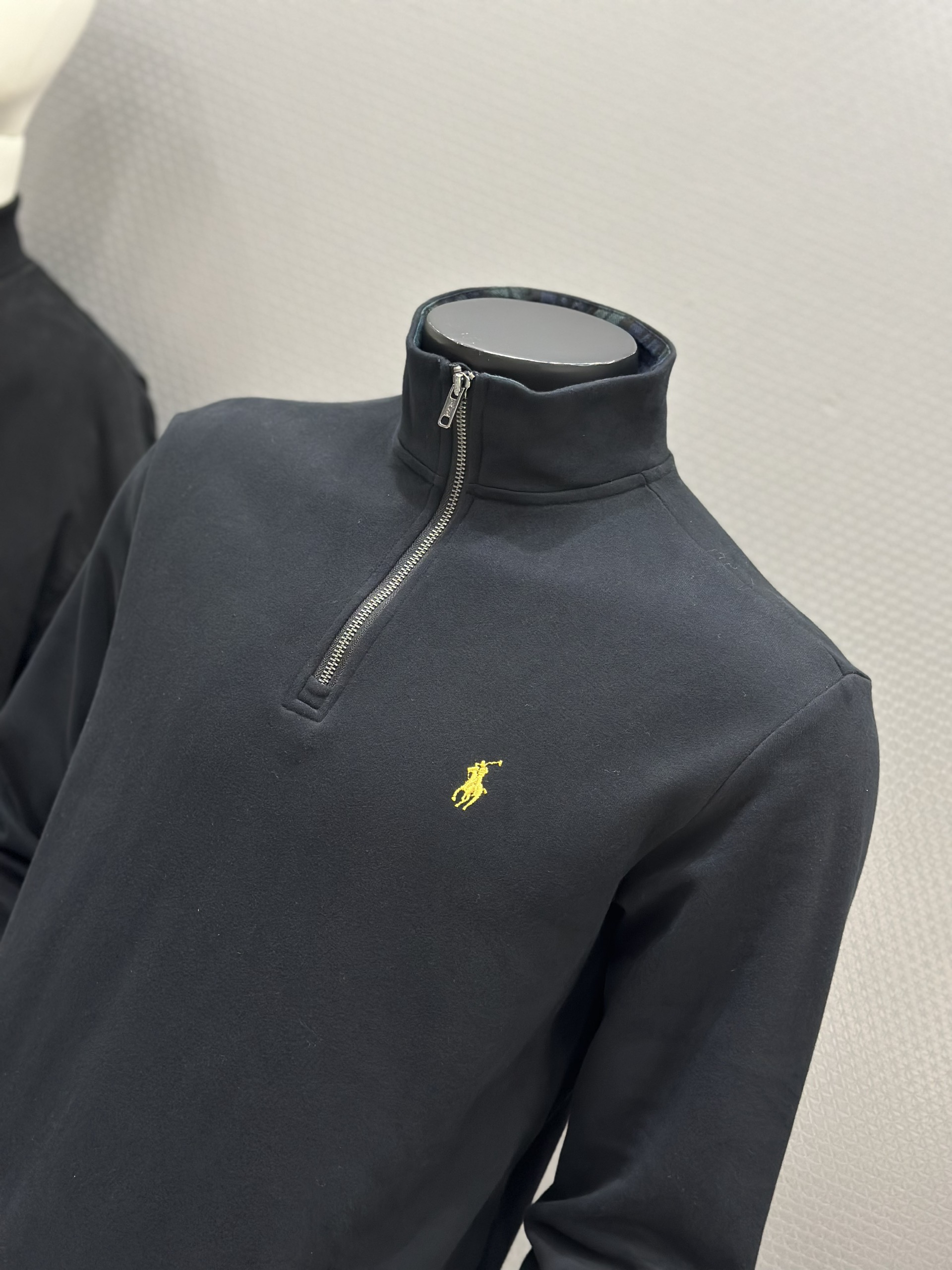 Áo polo nỉ dài tay cổ khóa Đen logo thêu ngực Like AUth S-L VTN