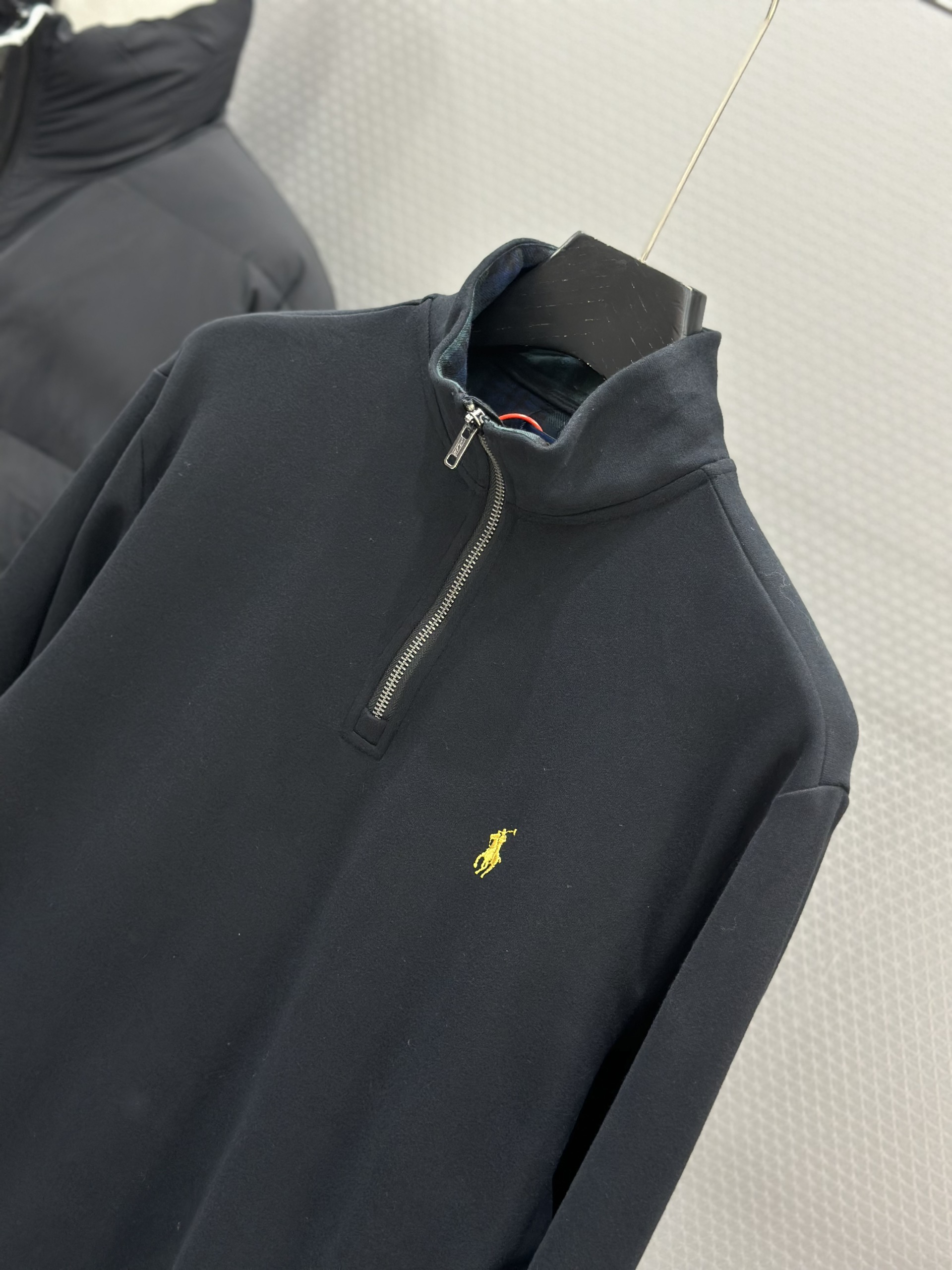 Áo polo nỉ dài tay cổ khóa Đen logo thêu ngực Like AUth S-L VTN