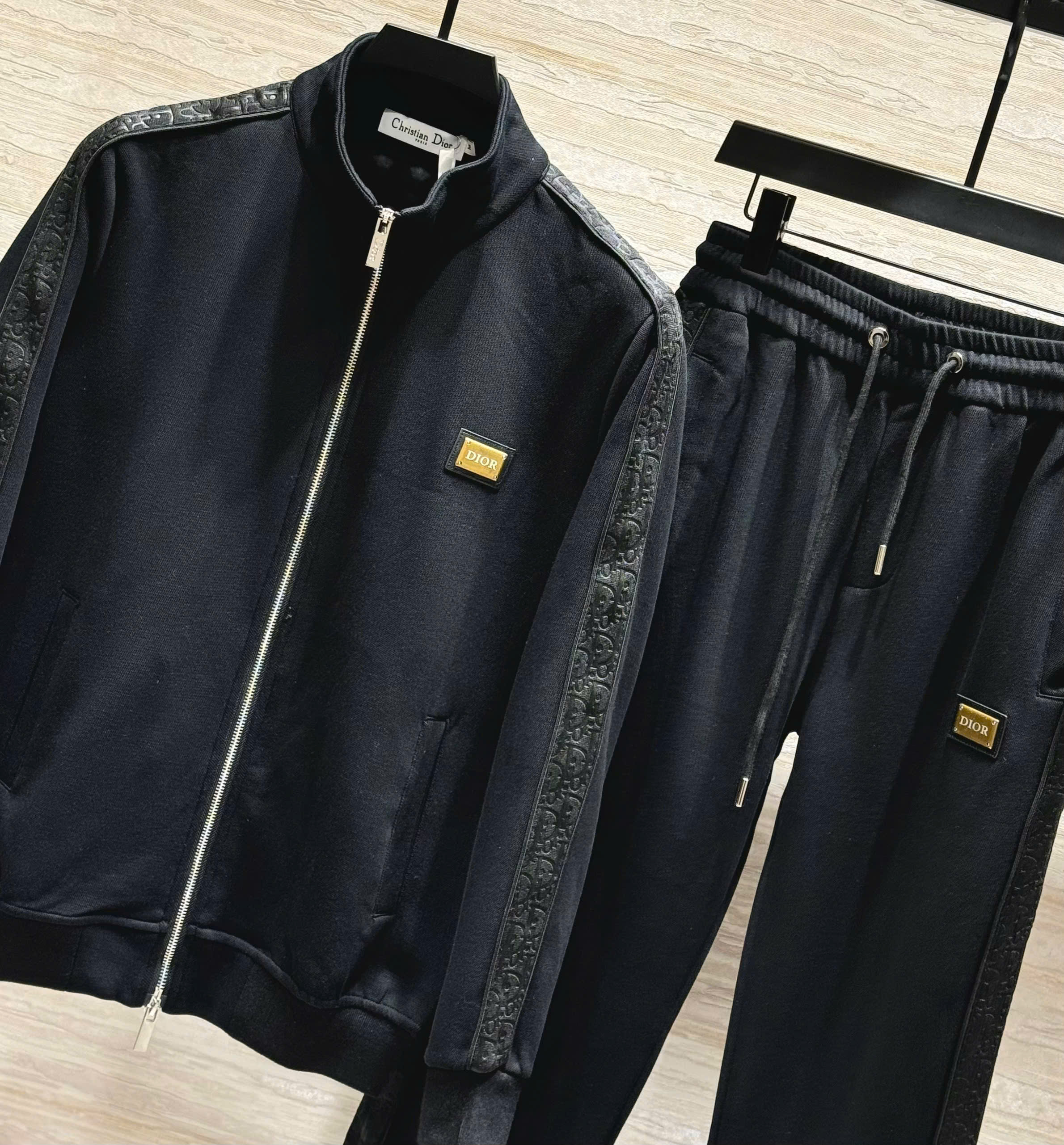 Set bộ nỉ Dior CD check viền vân nổi logo tag vuông ngực Like Auth M-3XL DDT