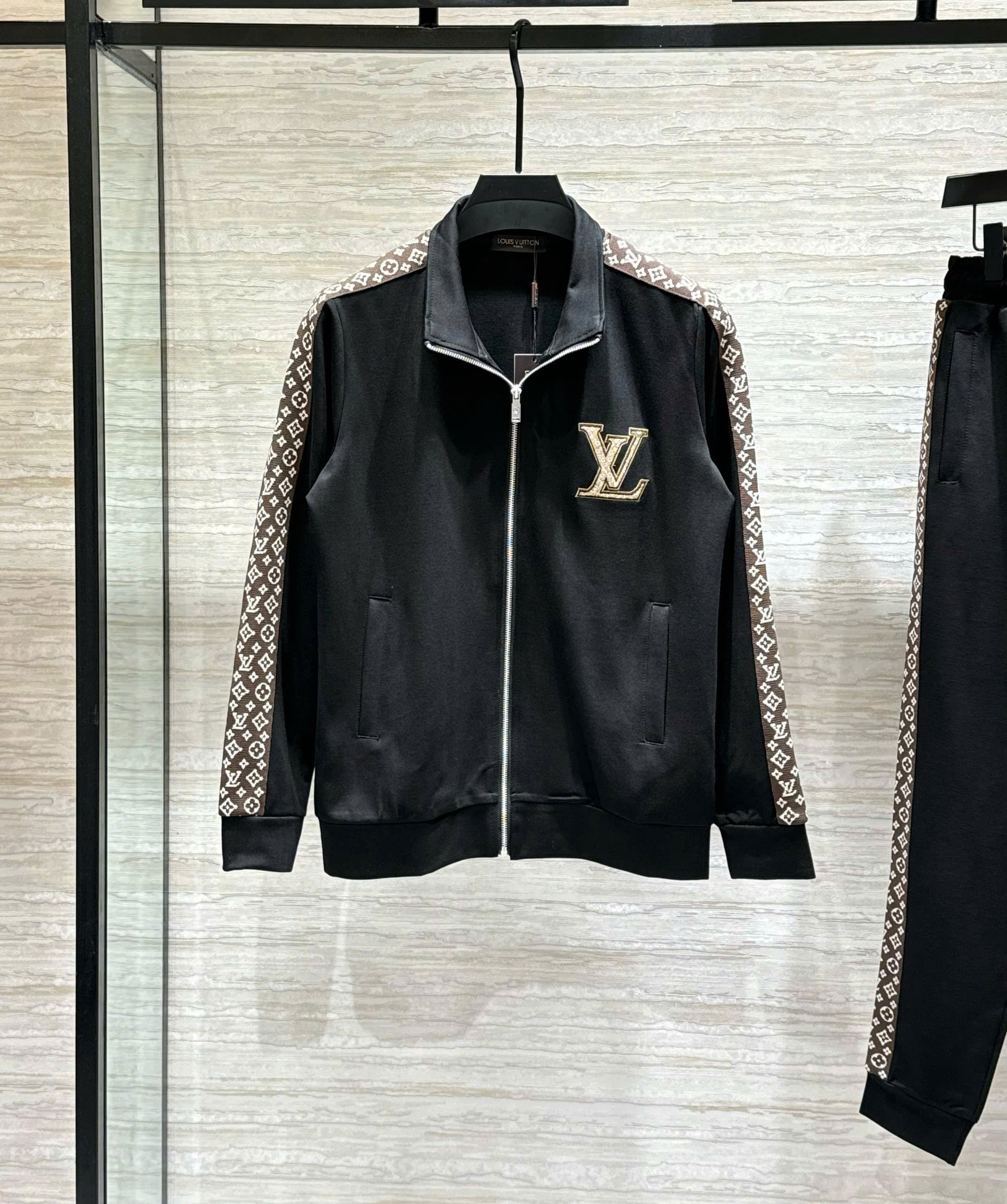 Set bộ nỉ Louis Vuitton LV Đen check viền monogram logo thêu ngực Like Auth M-XXL DDT