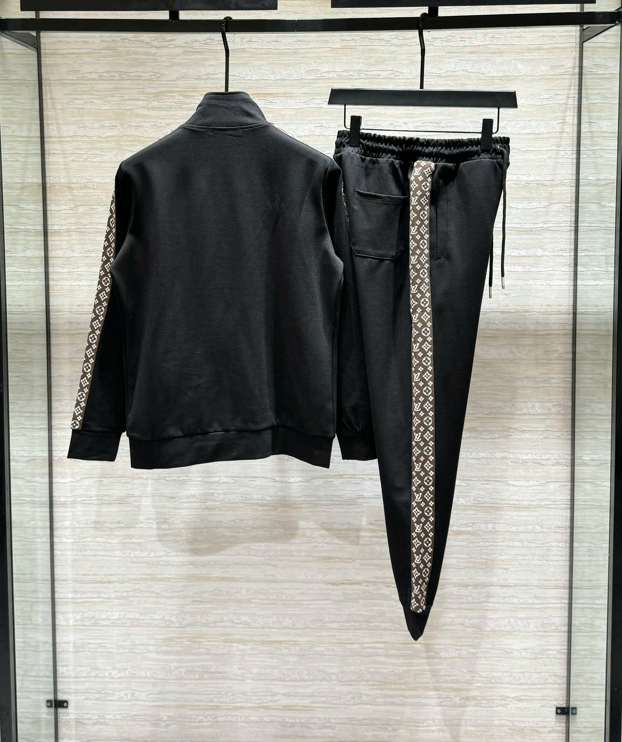 Set bộ nỉ Louis Vuitton LV Đen check viền monogram logo thêu ngực Like Auth M-XXL DDT