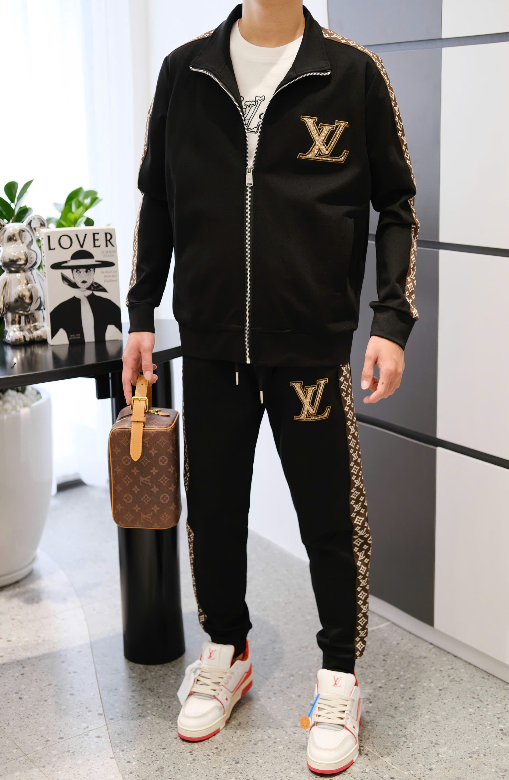 Set bộ nỉ Louis Vuitton LV Đen check viền monogram logo thêu ngực Like Auth M-XXL DDT