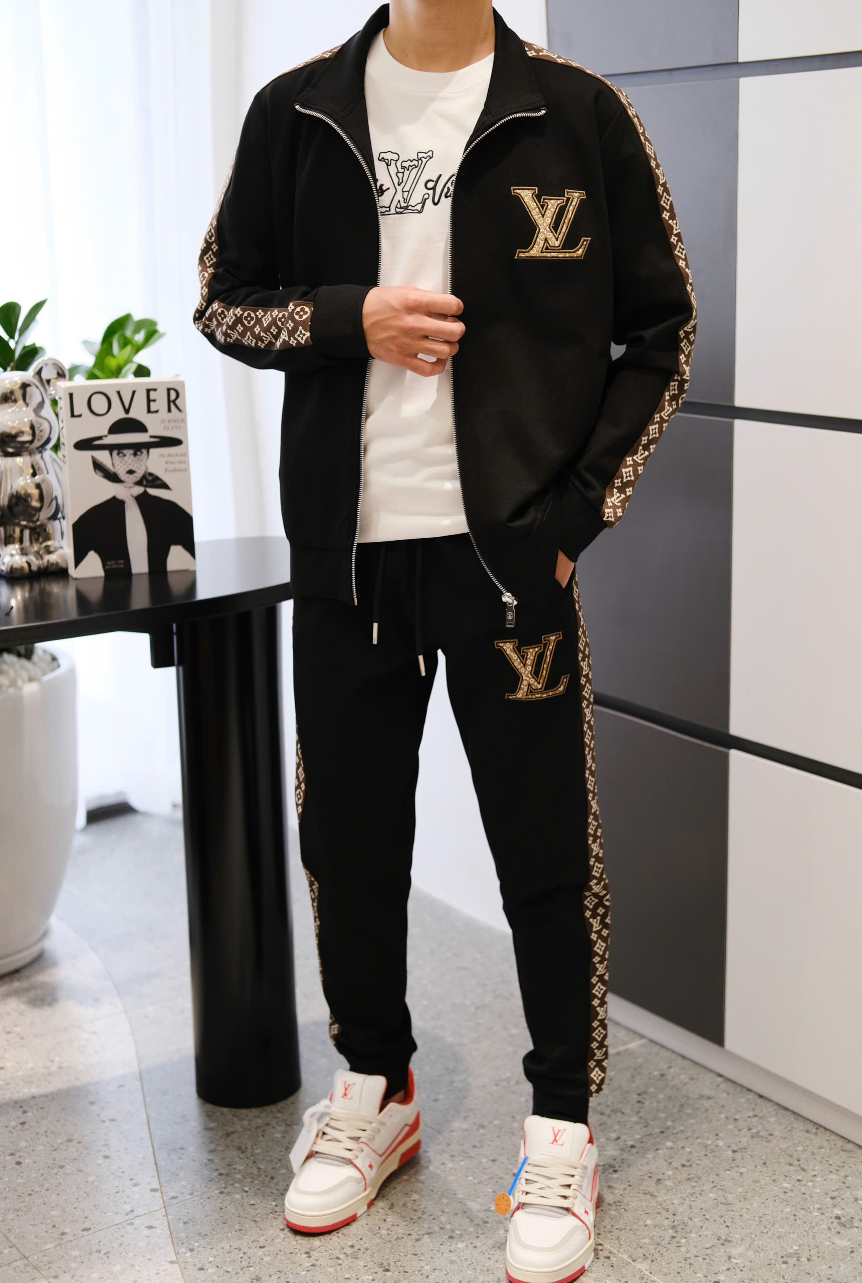 Set bộ nỉ Louis Vuitton LV Đen check viền monogram logo thêu ngực Like Auth M-XXL DDT