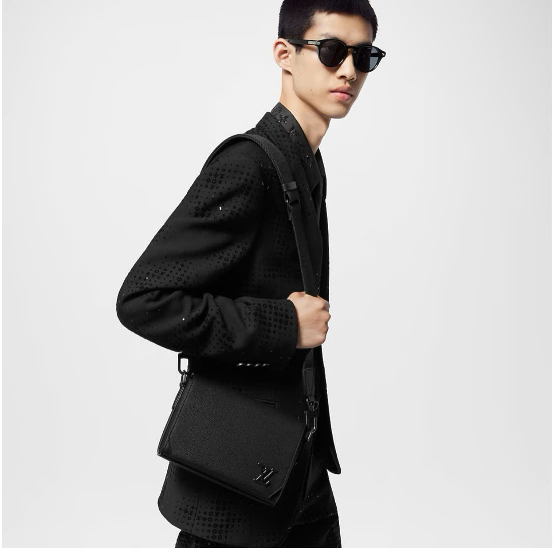 Túi đeo chéo Louis Vuitton LV Bag Takeoff Messenger PM 1-1 on web 22x17x7 PLD