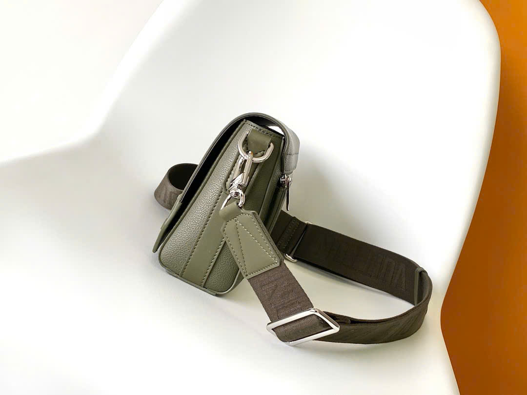 Túi đeo chéo Louis Vuitton LV Bag Takeoff Messenger PM 1-1 on web 22x17x7 PLD