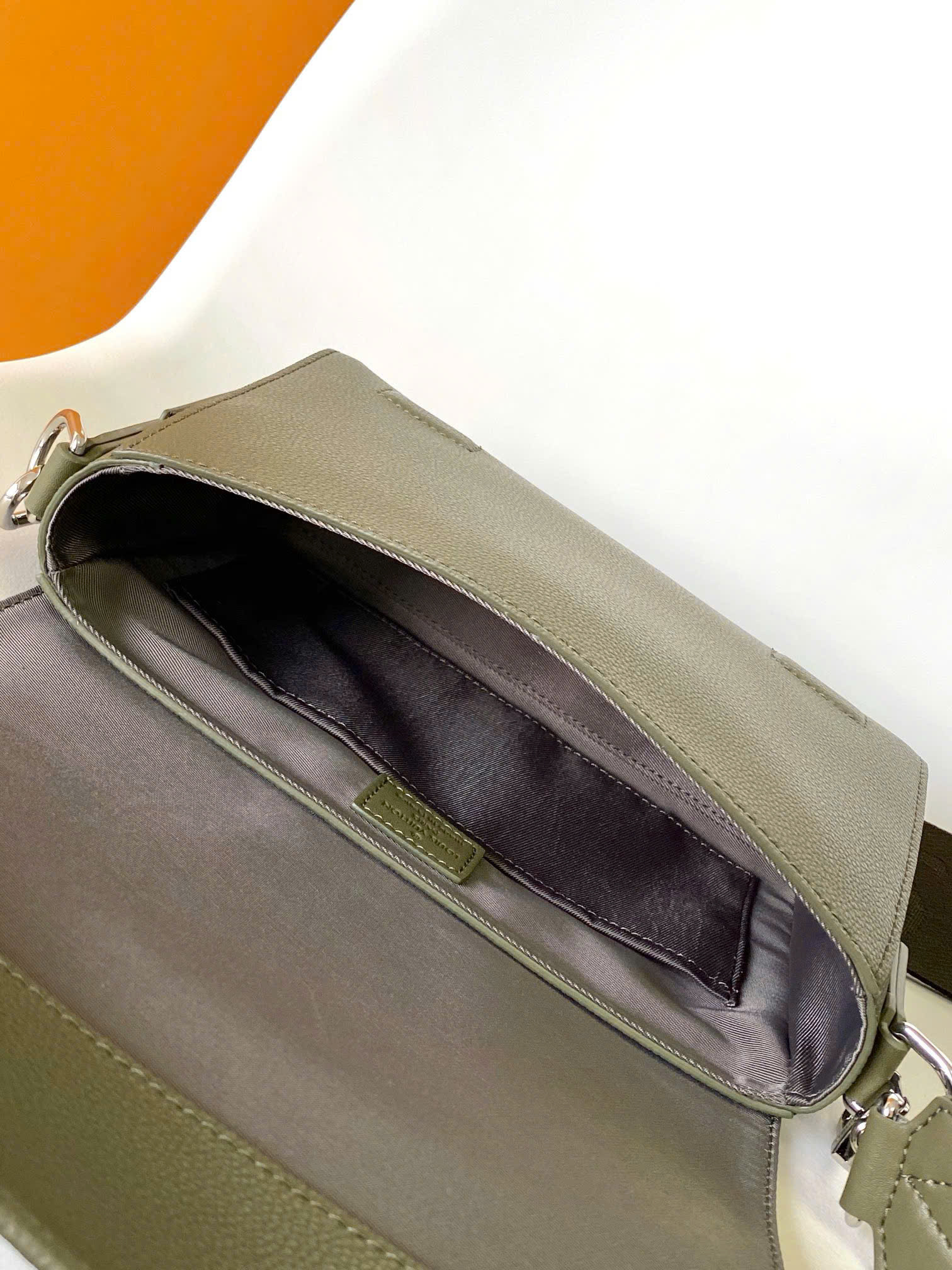 Túi đeo chéo Louis Vuitton LV Bag Takeoff Messenger PM 1-1 on web 22x17x7 PLD