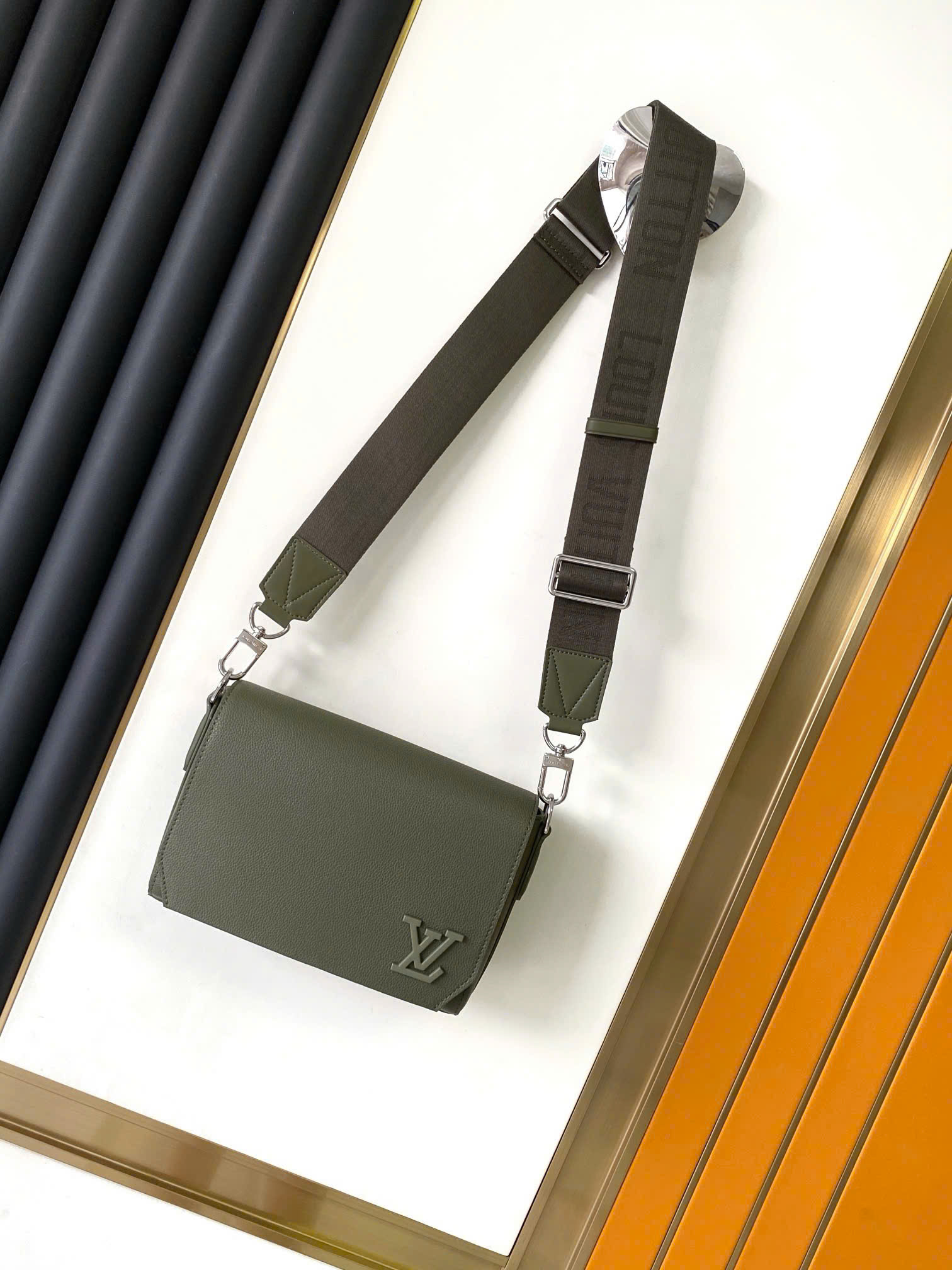 Túi đeo chéo Louis Vuitton LV Bag Takeoff Messenger PM 1-1 on web 22x17x7 PLD