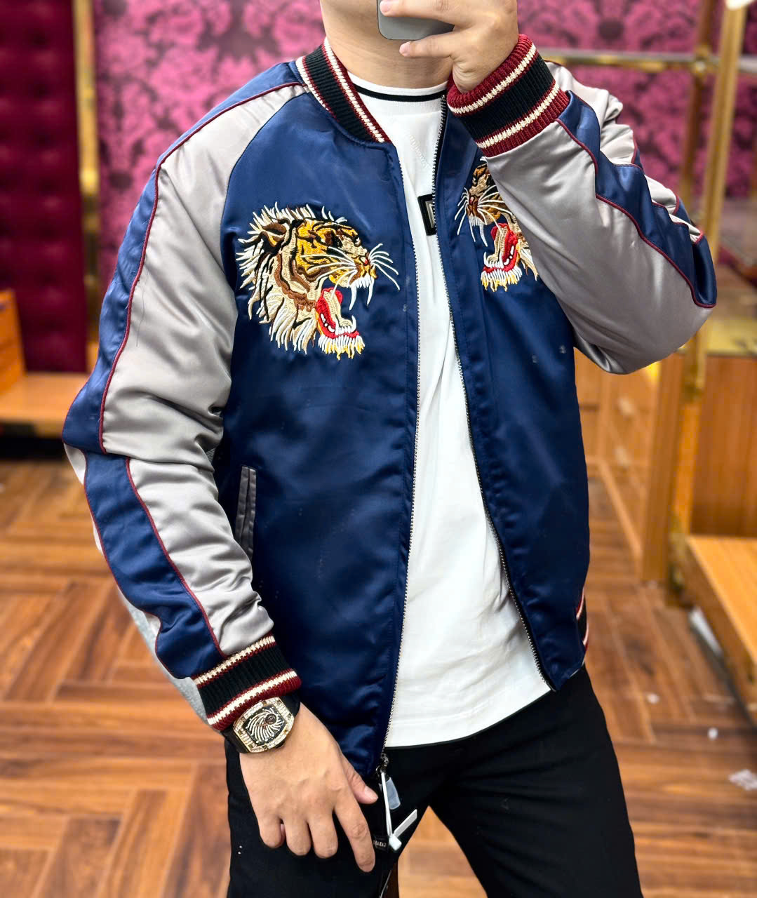 Áo khoác Gucci GC Xanh than phối tay Xám họa tiết thêu song hổ Like Auth 44-50 LK