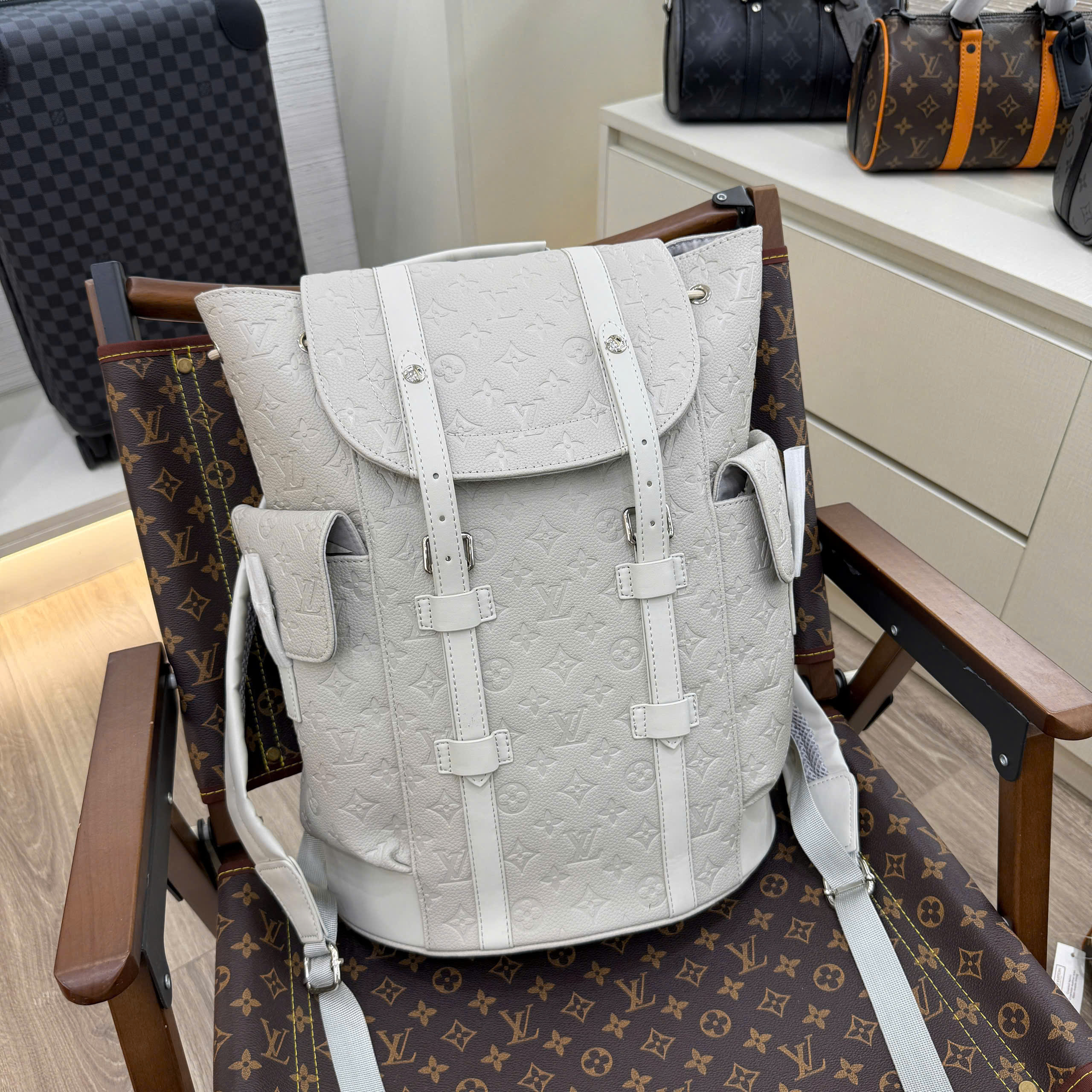 Balo Louis Vuitton LV Backpack Christopher MM monogram vân khắc chìm Like Auth 38x44x13 PLD